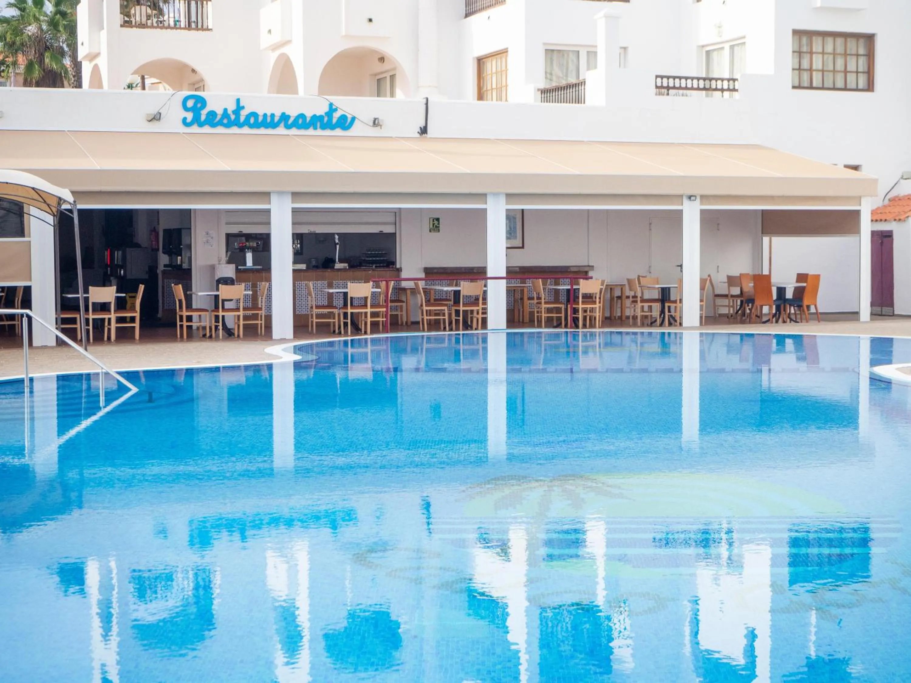 Swimming pool in BLUESEA Apartamentos Callao Garden