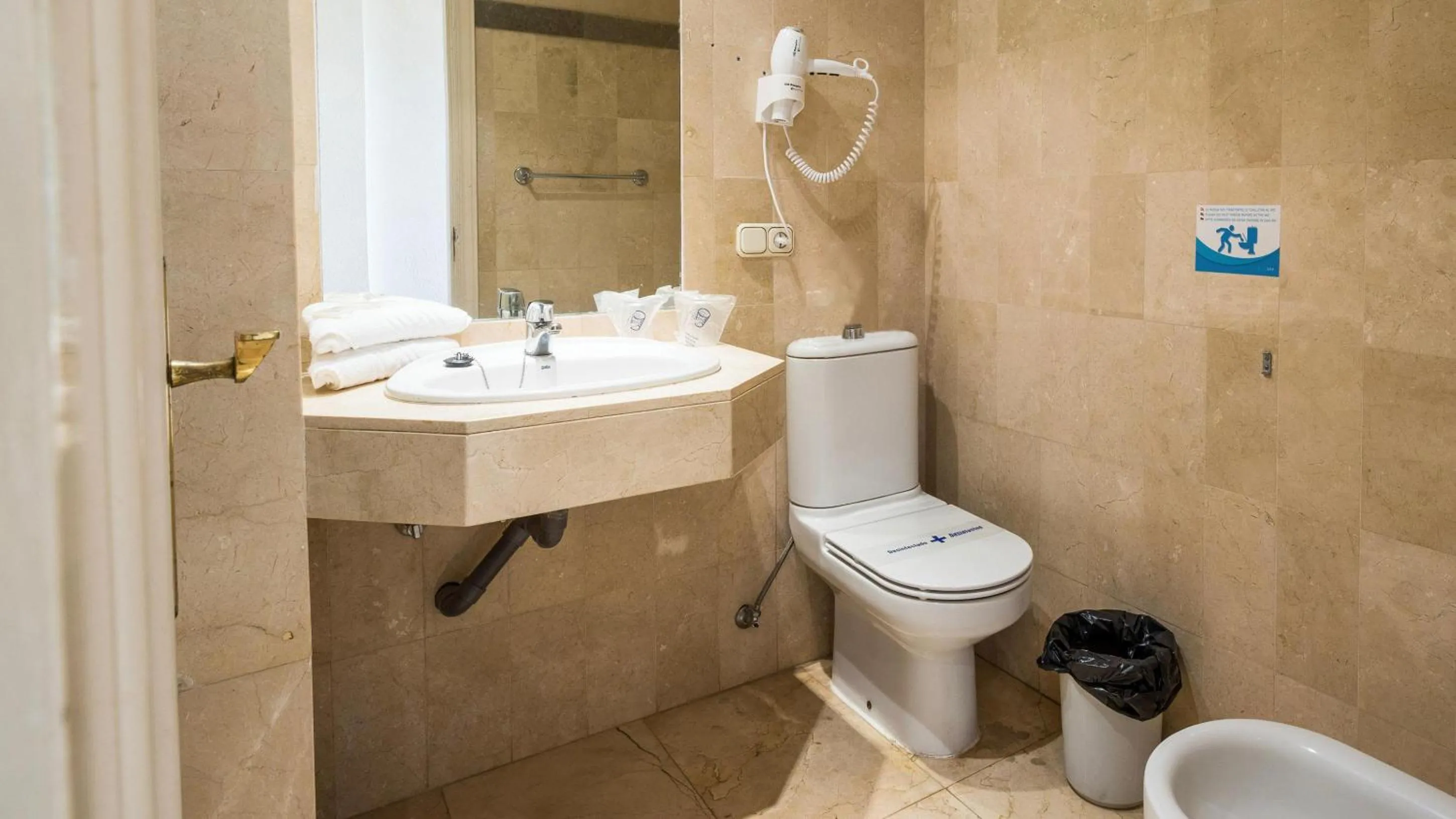 Bathroom in BLUESEA Apartamentos Callao Garden