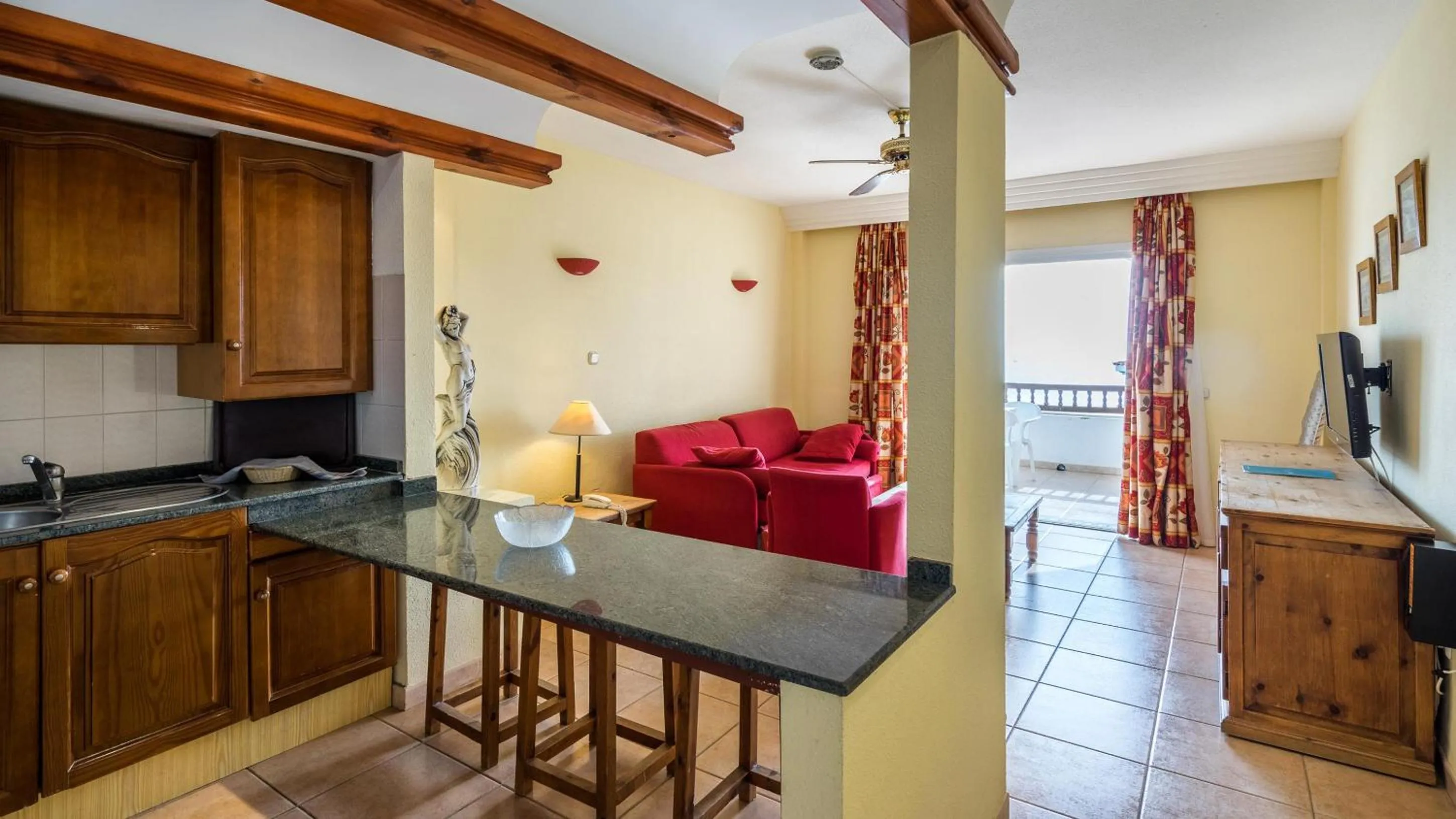 Photo of the whole room in BLUESEA Apartamentos Callao Garden