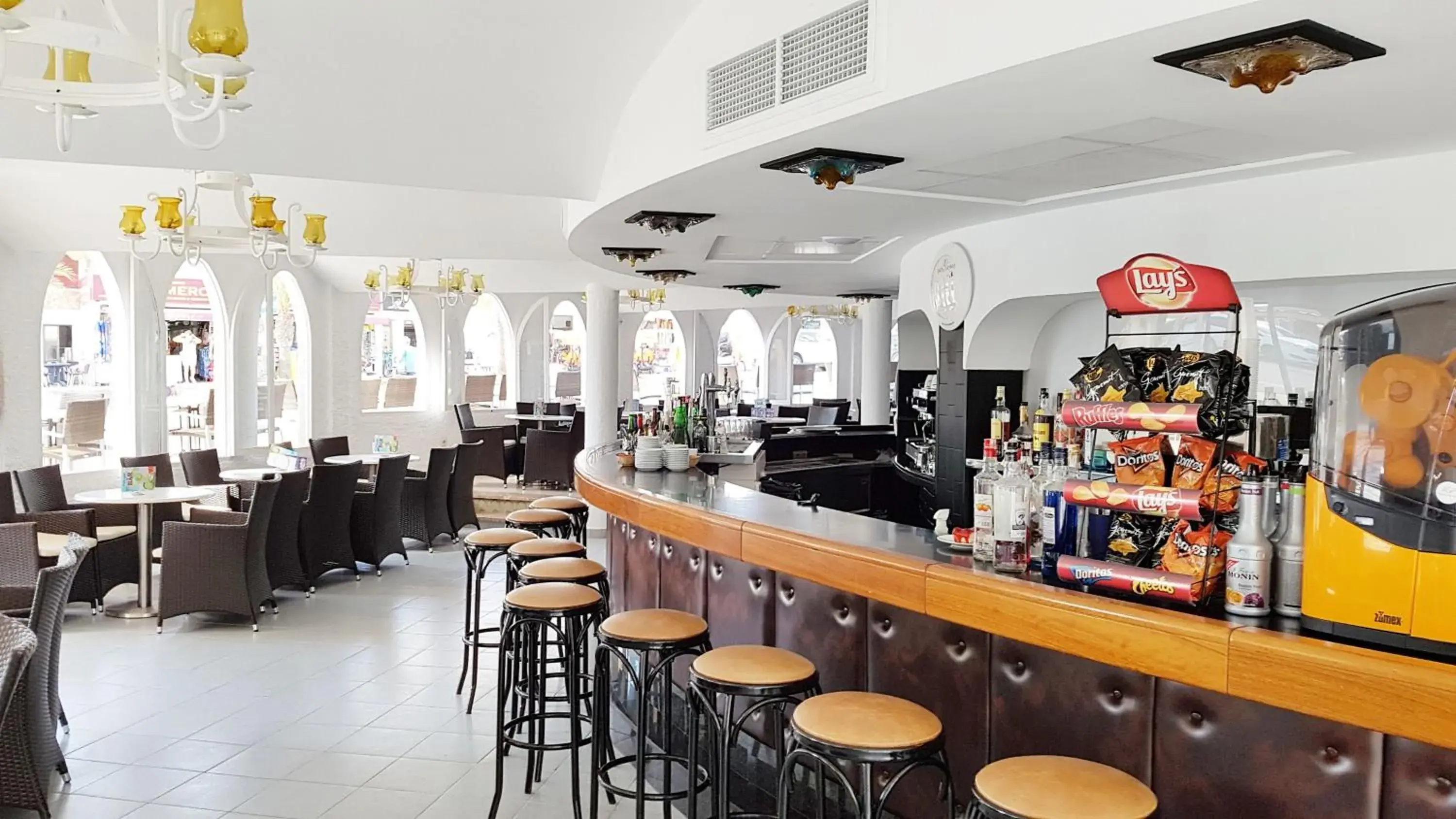 Lounge or bar in Stil Bonsai Lounge or bar in Stil Bonsai