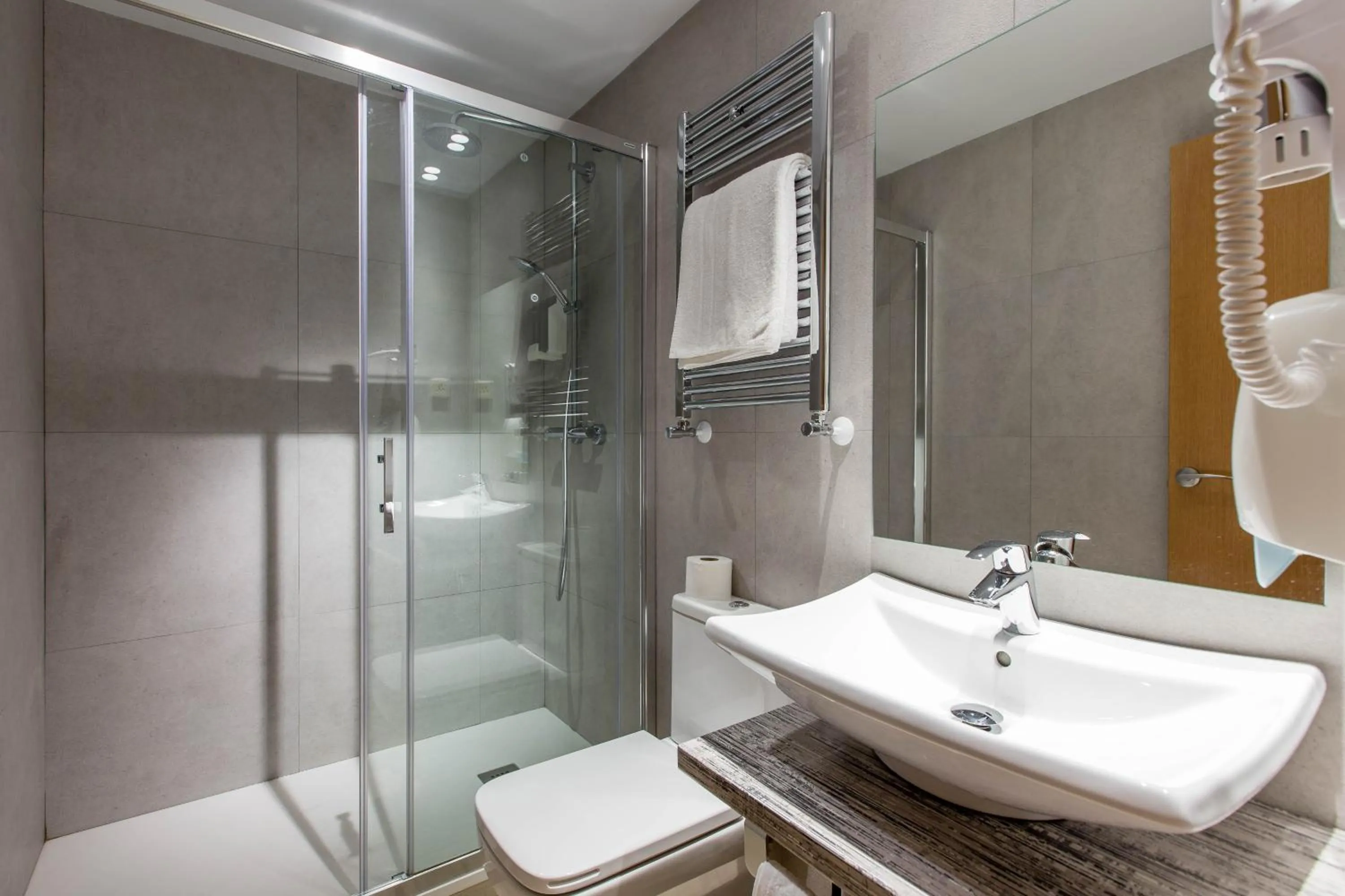 Bathroom in Hostal Cervelo