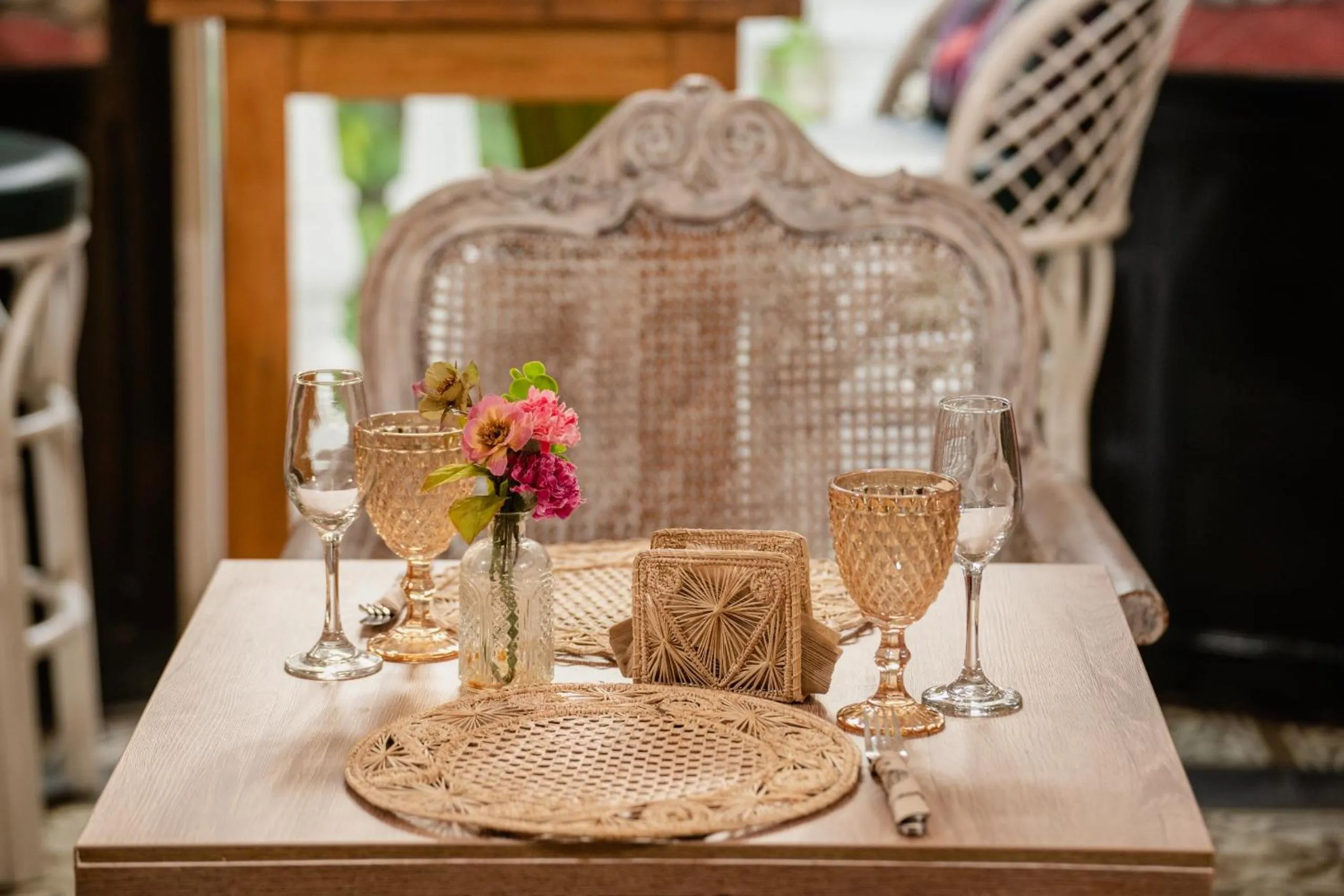 Restaurant/places to eat in Al Alma Apart-Suites