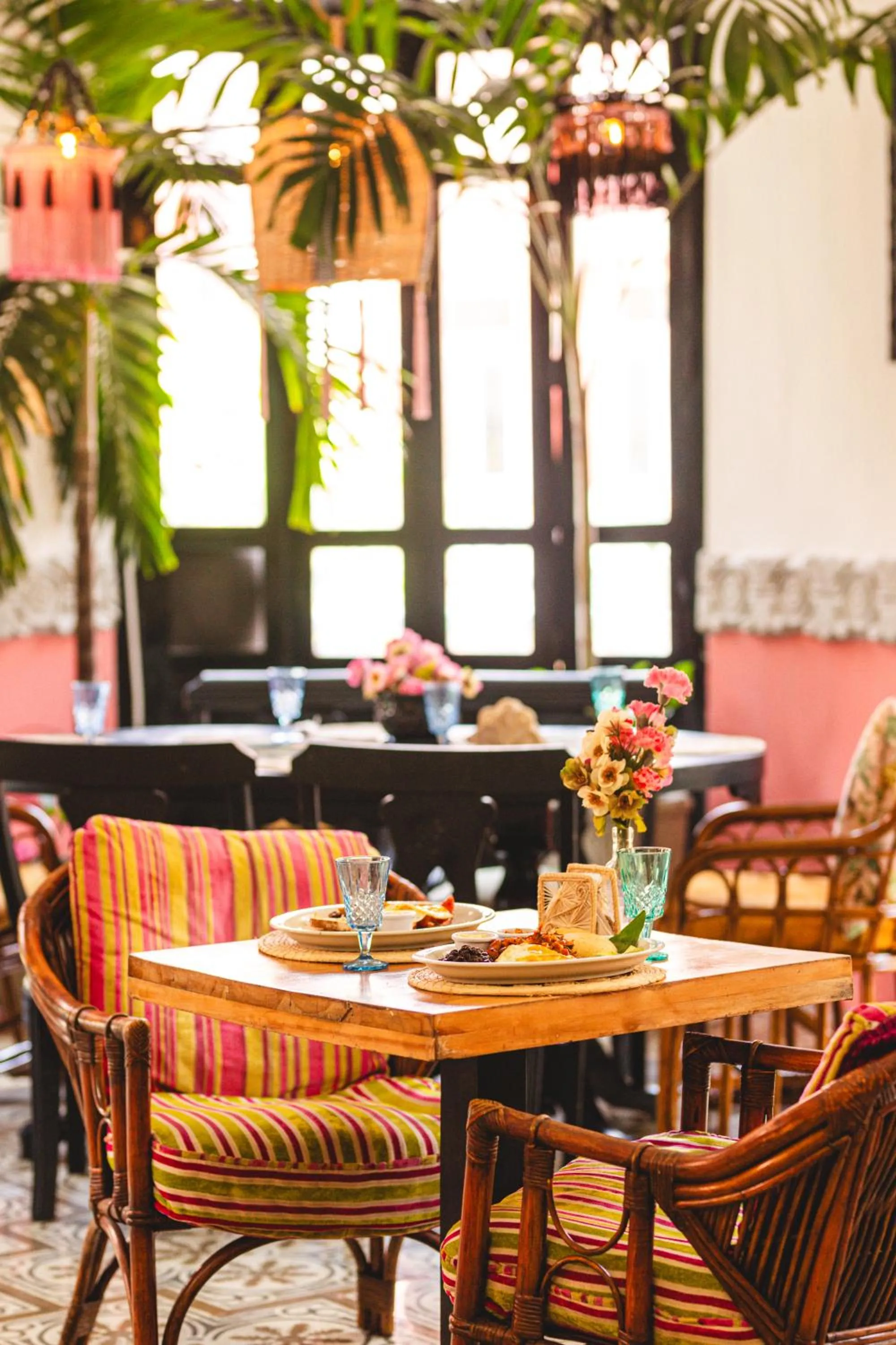 Restaurant/places to eat in Al Alma Apart-Suites