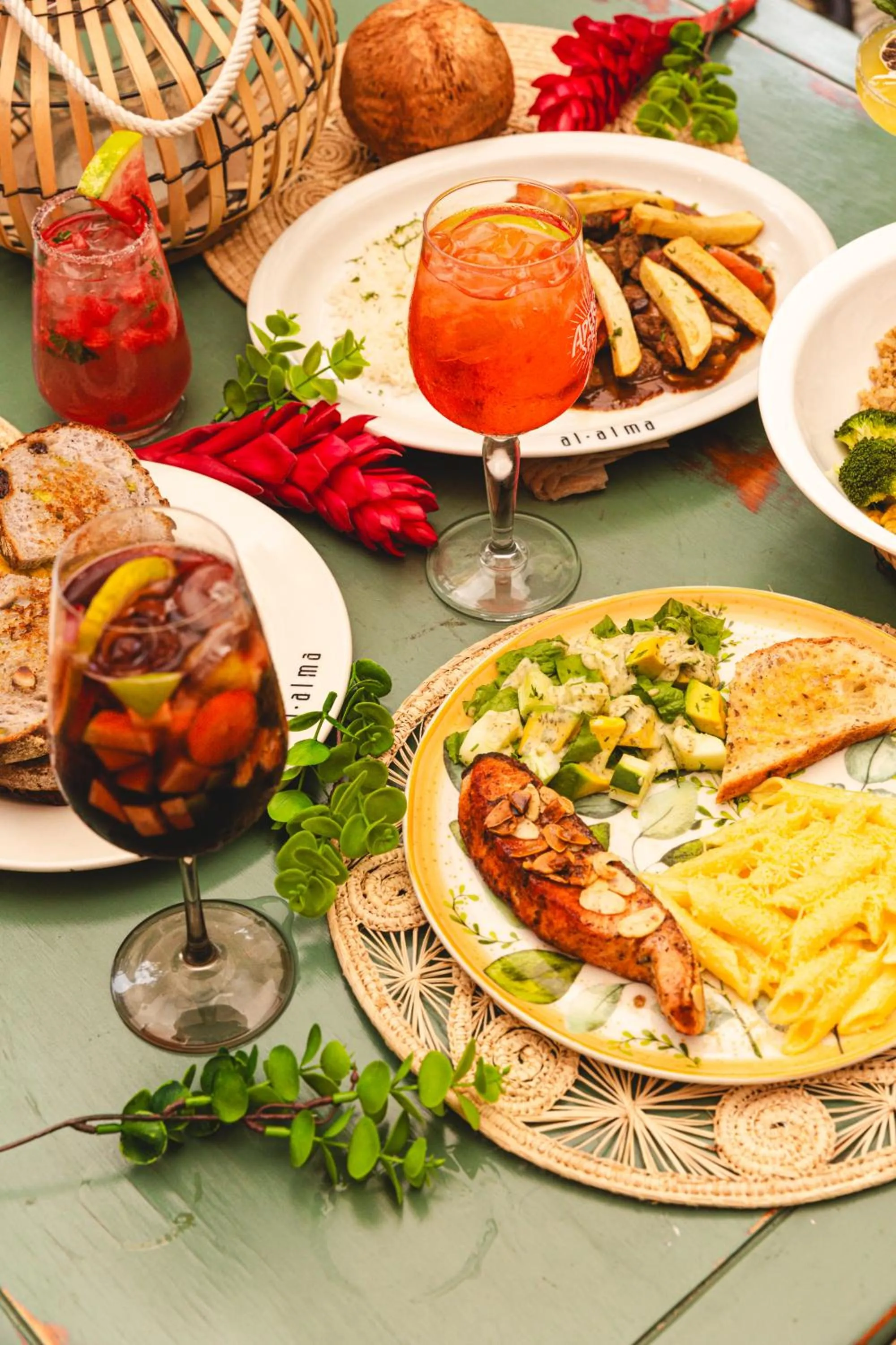 Restaurant/places to eat in Al Alma Apart-Suites