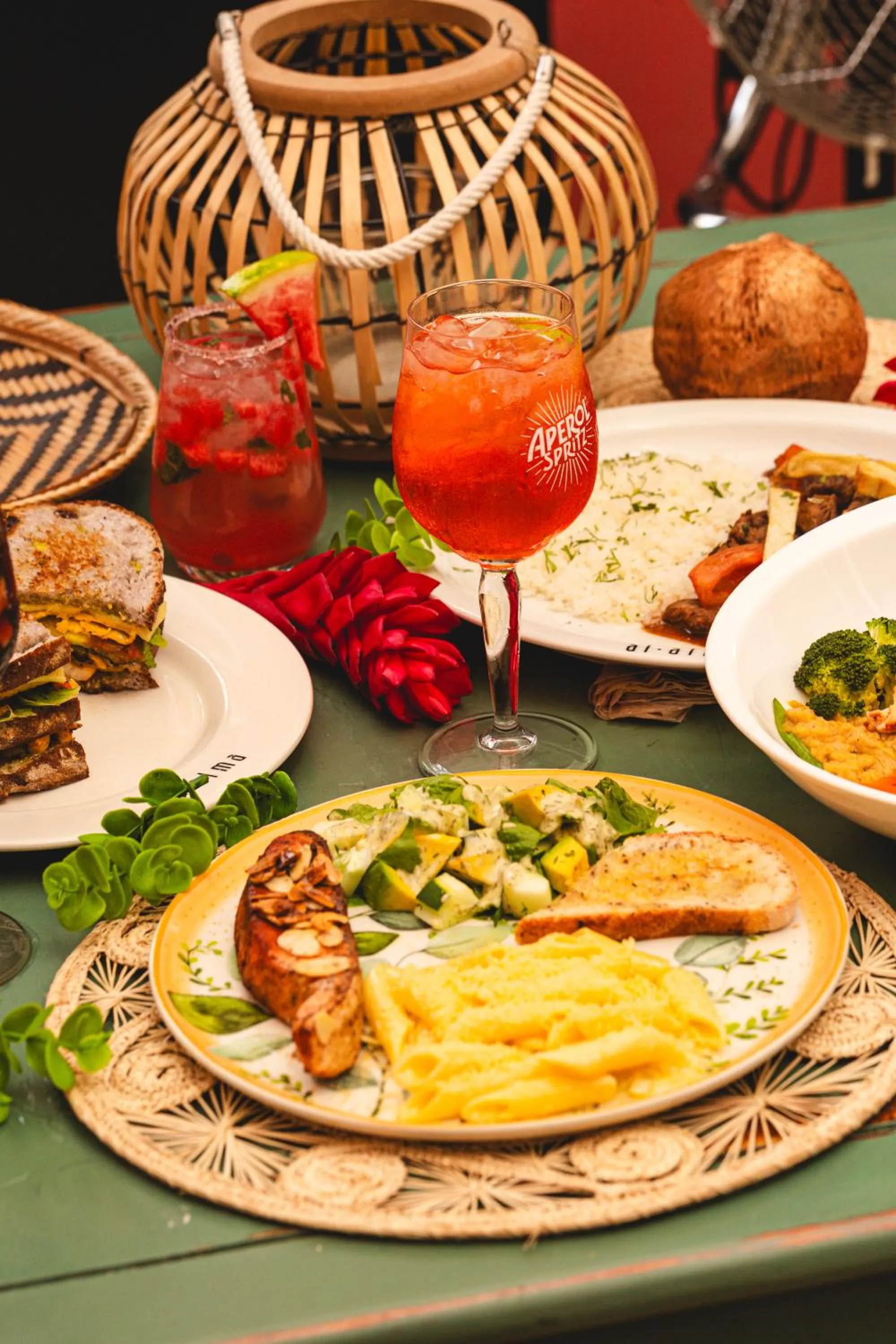 Restaurant/places to eat in Al Alma Apart-Suites