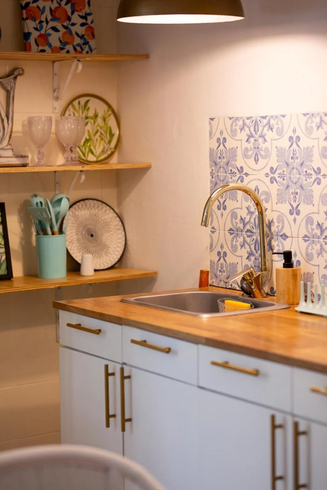 Kitchen or kitchenette in Al Alma Apart-Suites