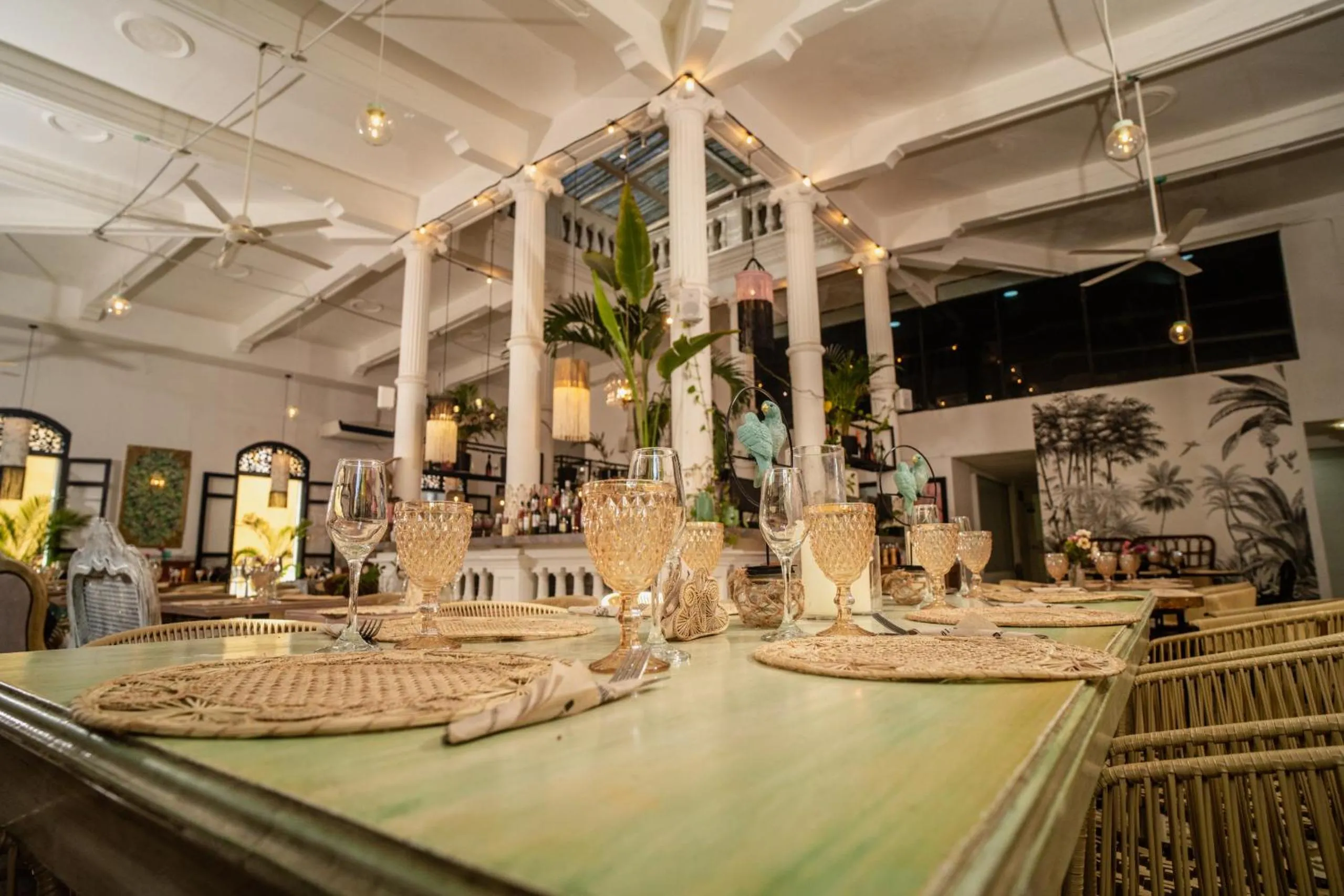 Restaurant/places to eat in Al Alma Apart-Suites