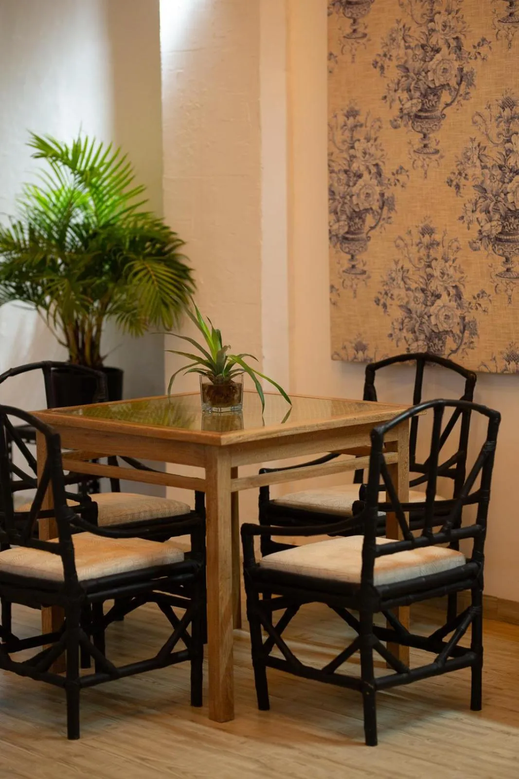 Dining area in Al Alma Apart-Suites