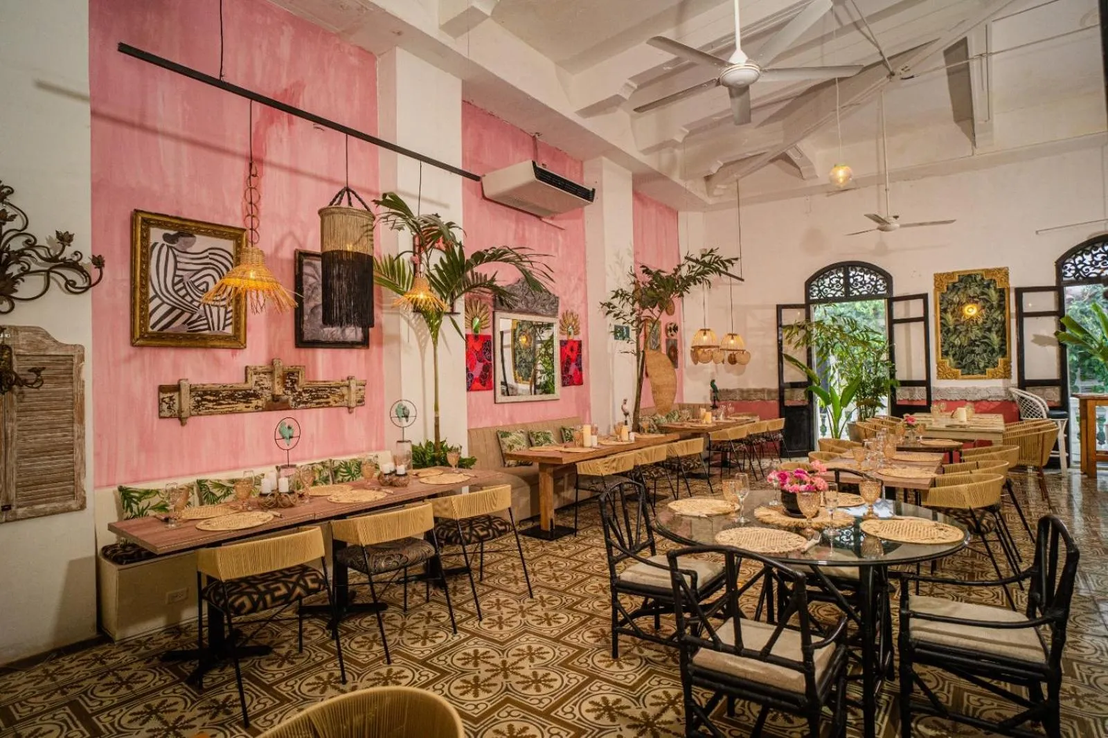 Restaurant/places to eat in Al Alma Apart-Suites