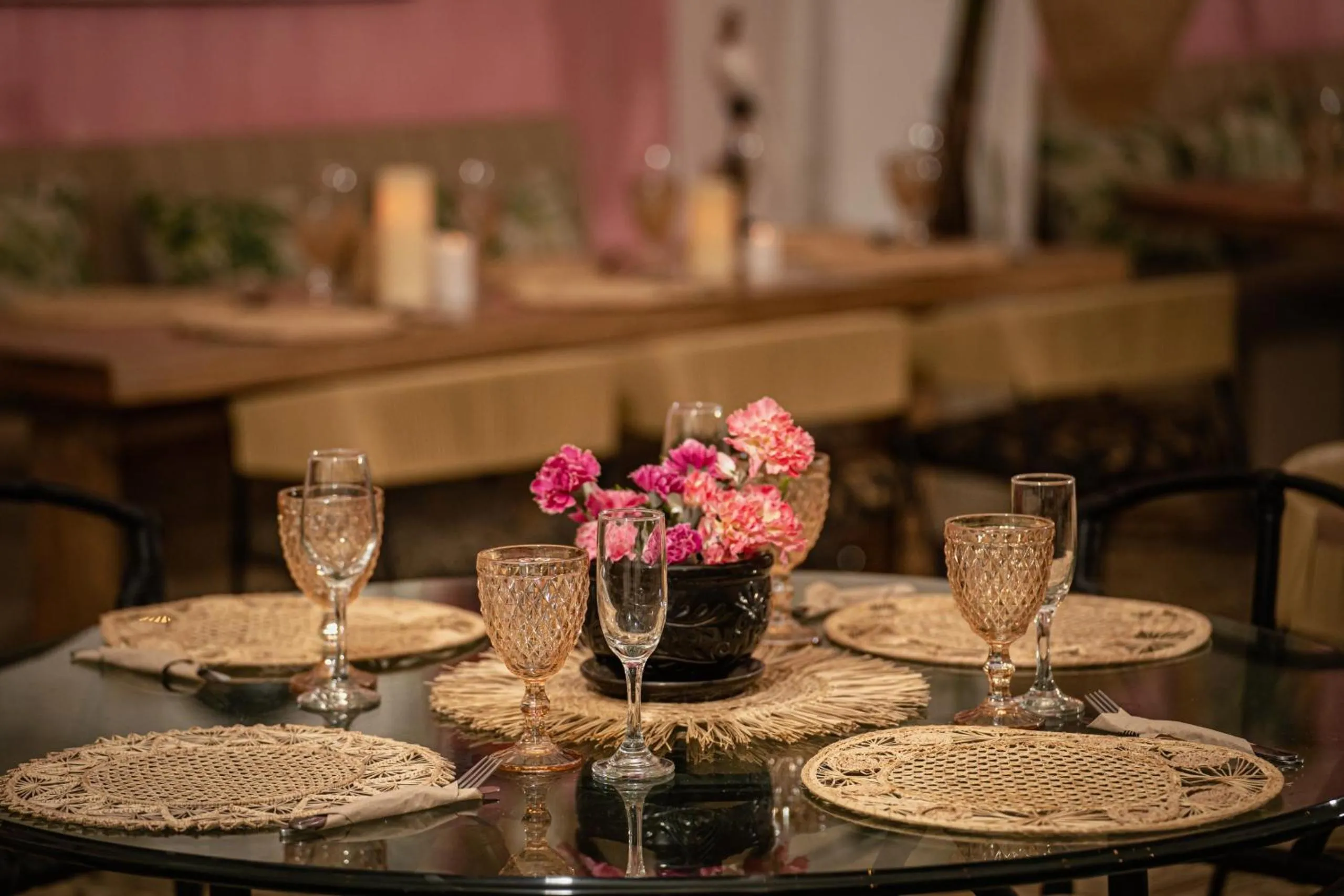 Restaurant/places to eat in Al Alma Apart-Suites