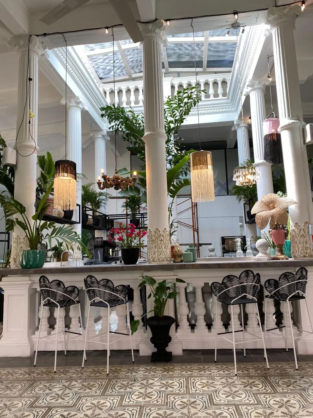 Restaurant/places to eat in Al Alma Apart-Suites