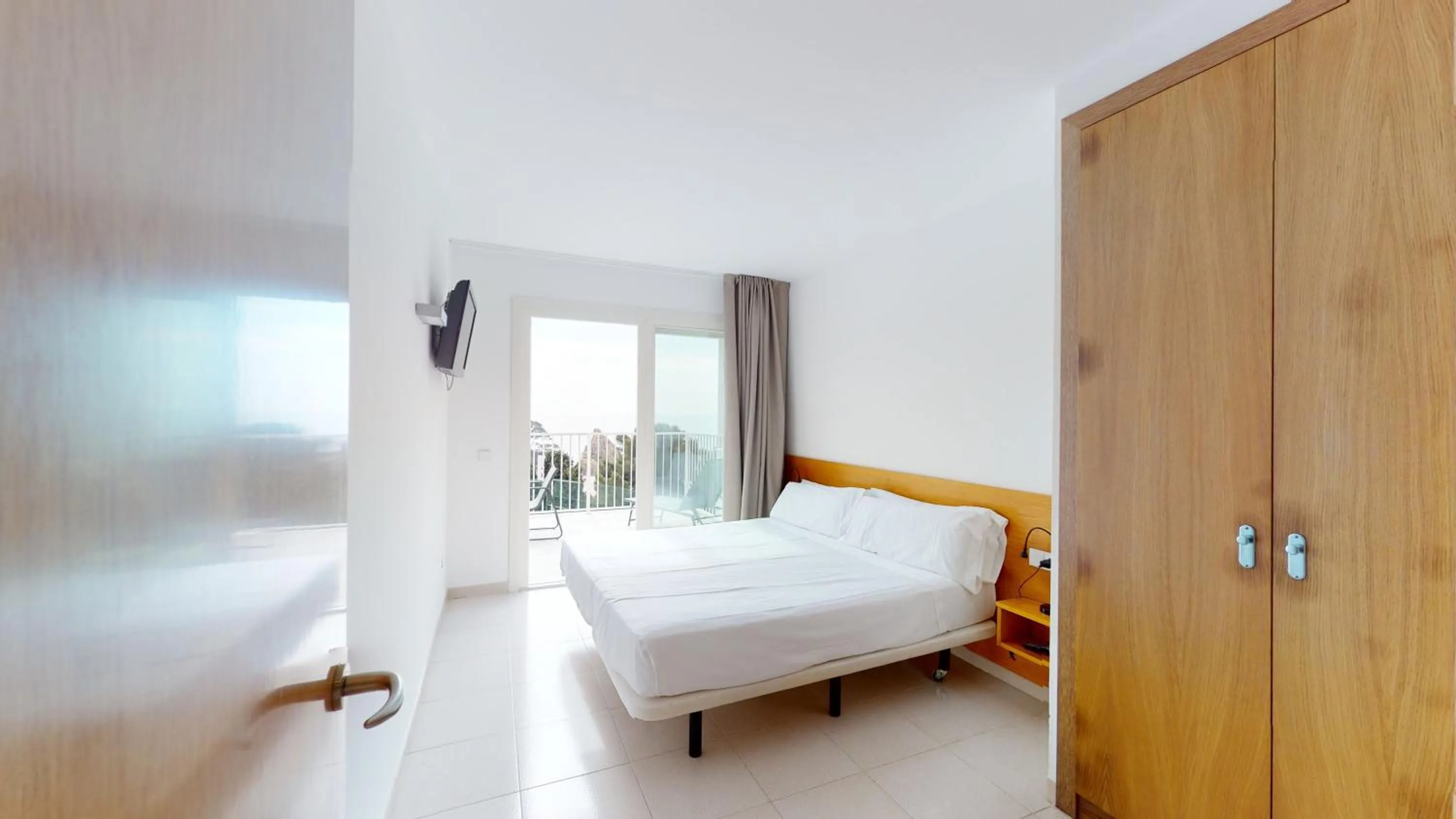 View (from property/room), Bed in Gran Hotel Reymar 4 Sup