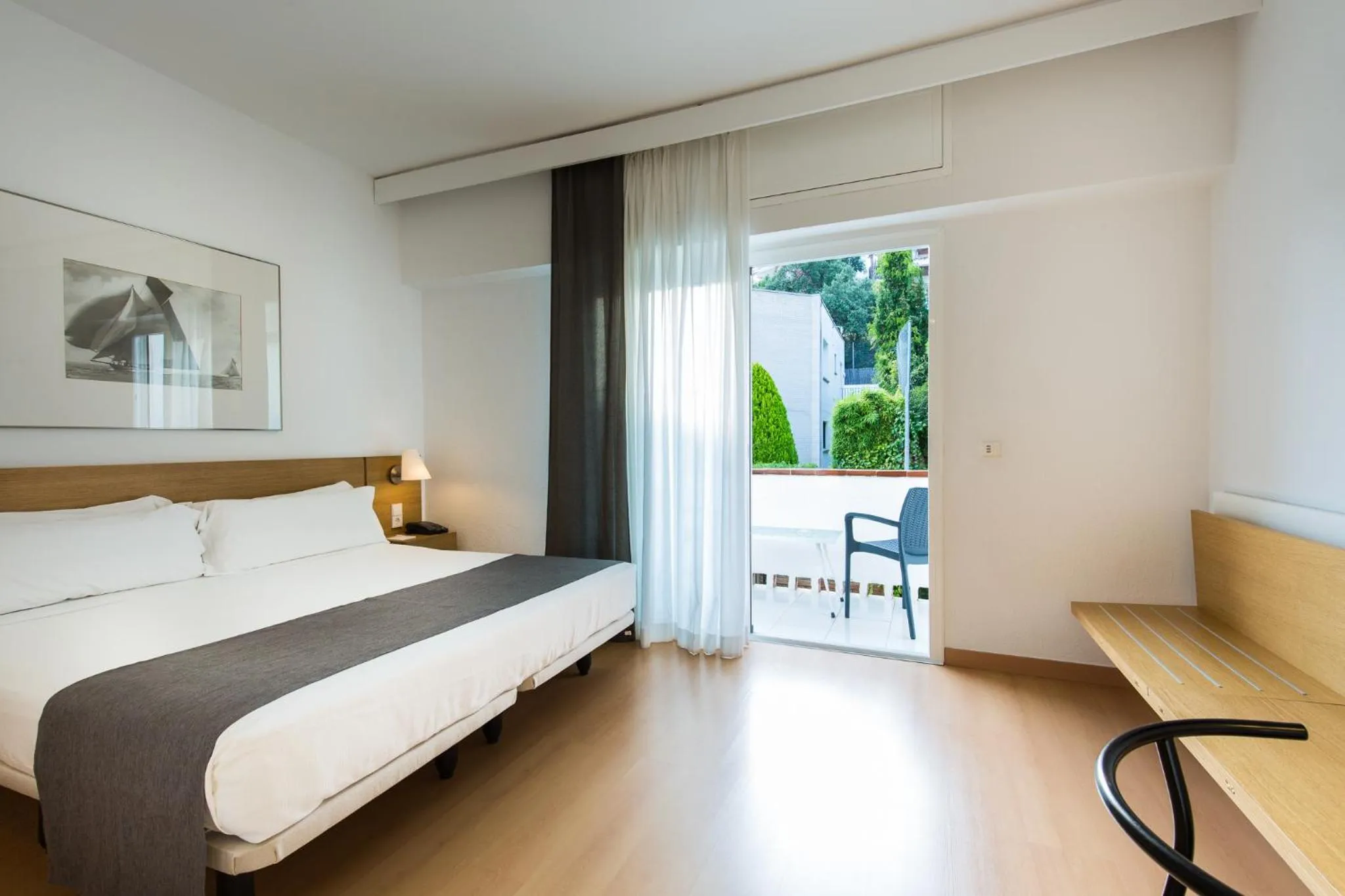 Bed in Gran Hotel Reymar 4 Sup