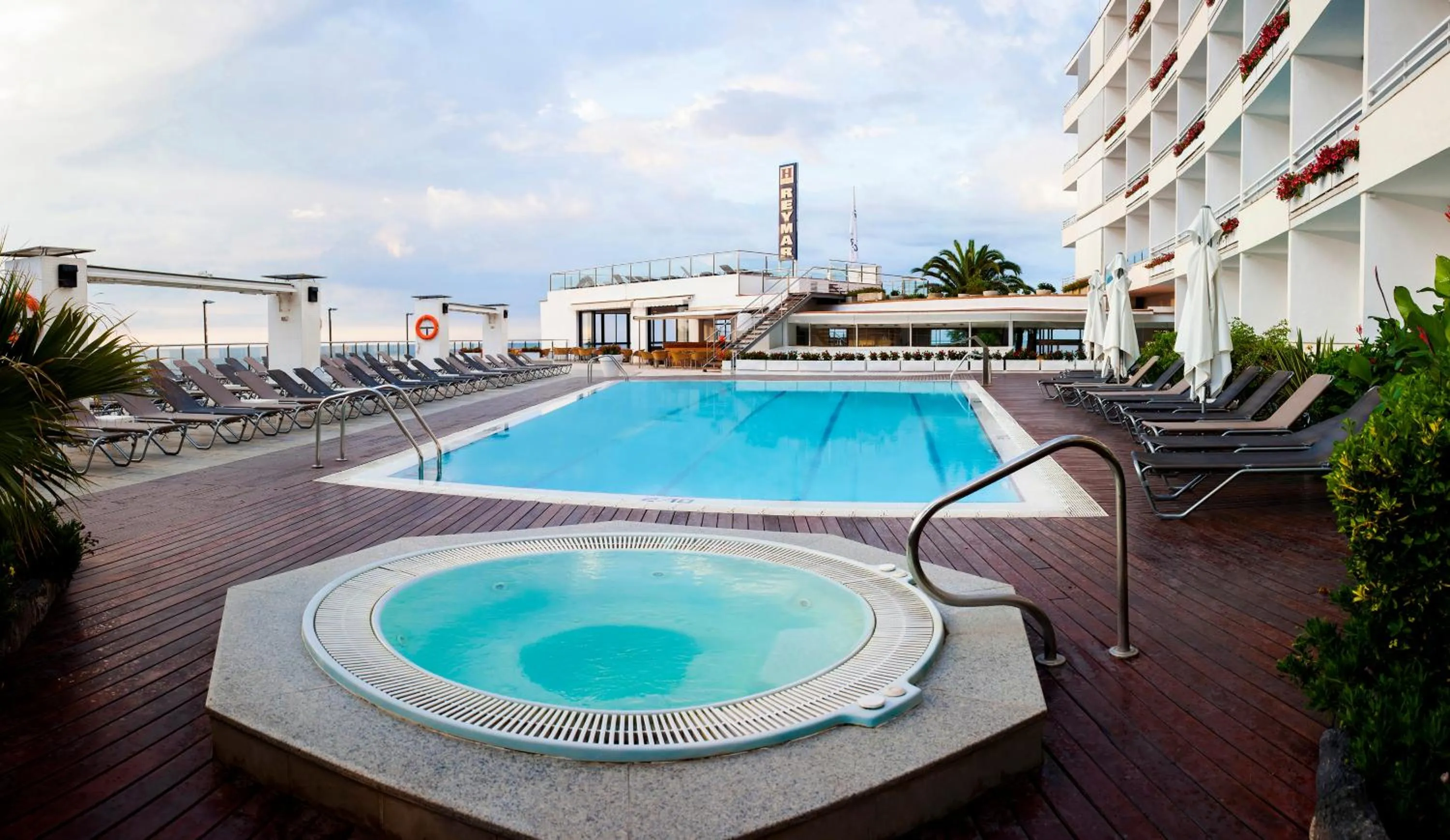 Hot Tub in Gran Hotel Reymar 4 Sup