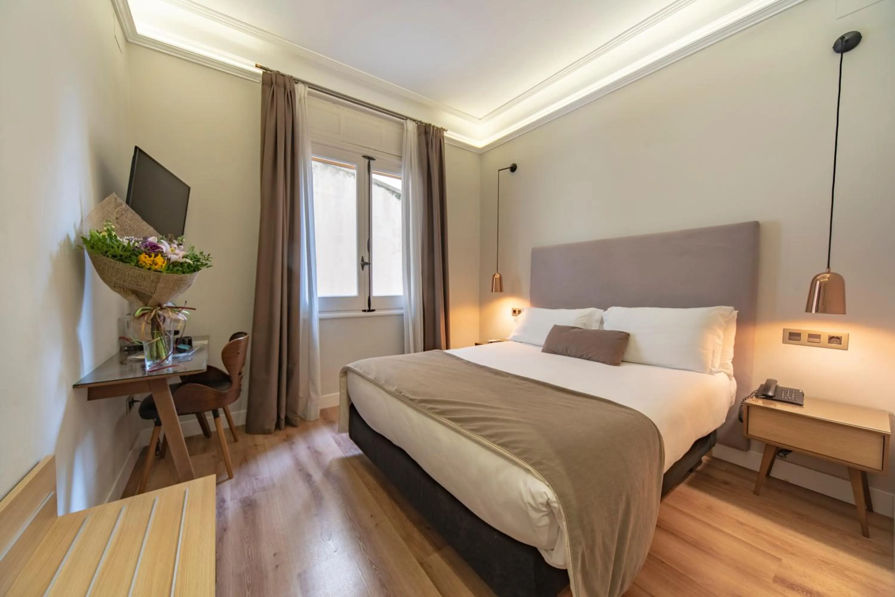 Photo of the whole room, Bed in Hotel Real Segovia by Recordis Hotels