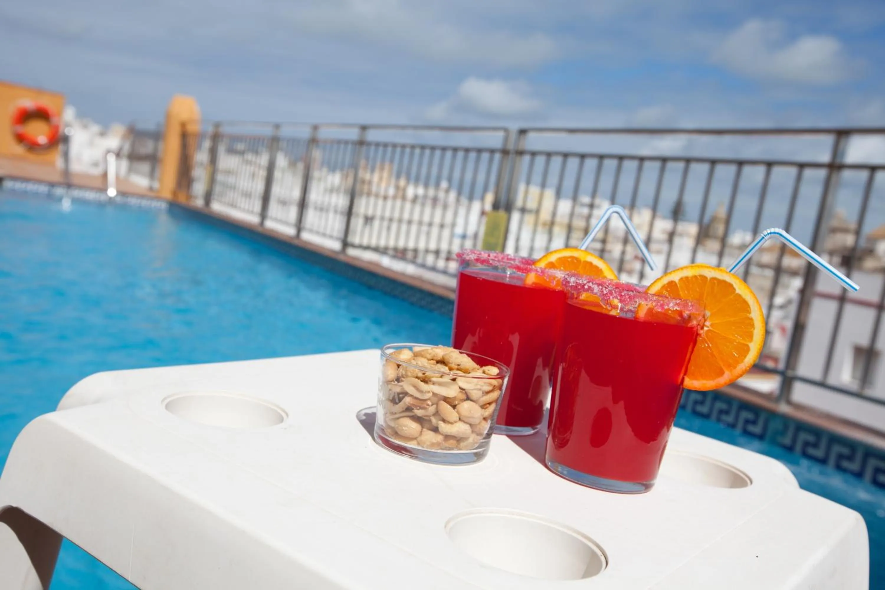 Swimming pool in Senator Cádiz