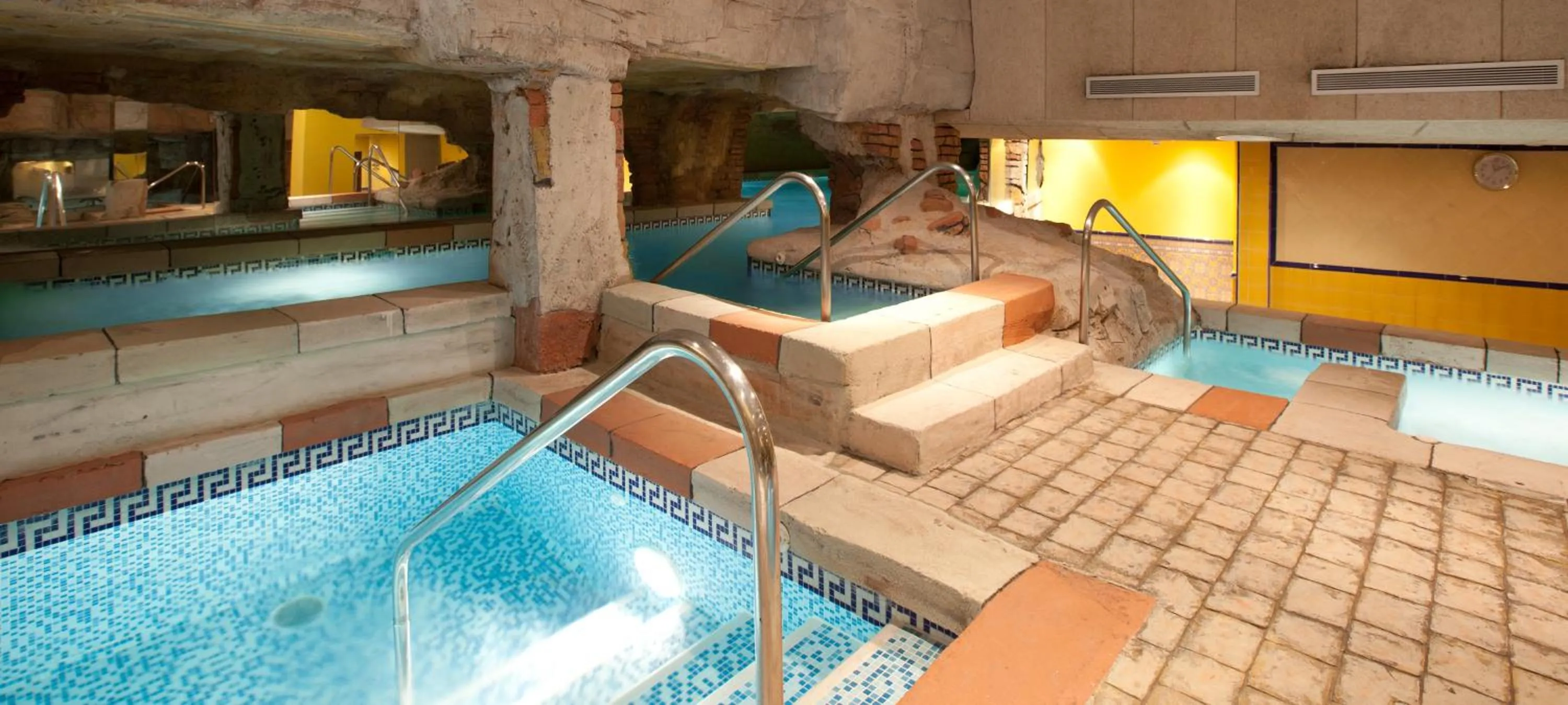 Hot Spring Bath in Senator Cádiz