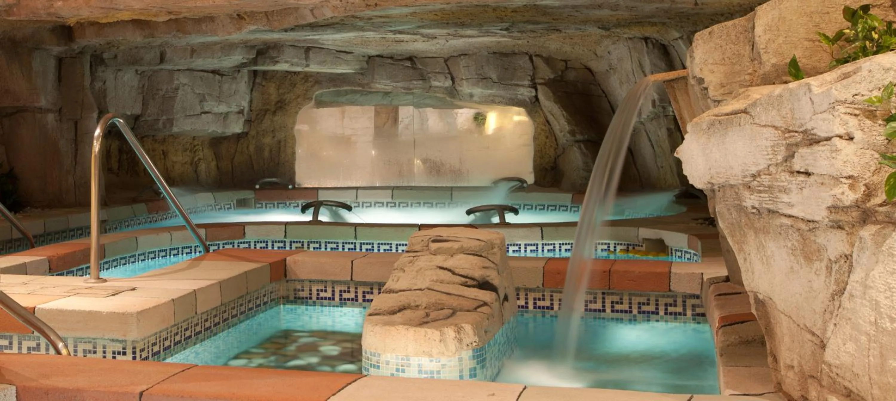 Hot Spring Bath in Senator Cádiz