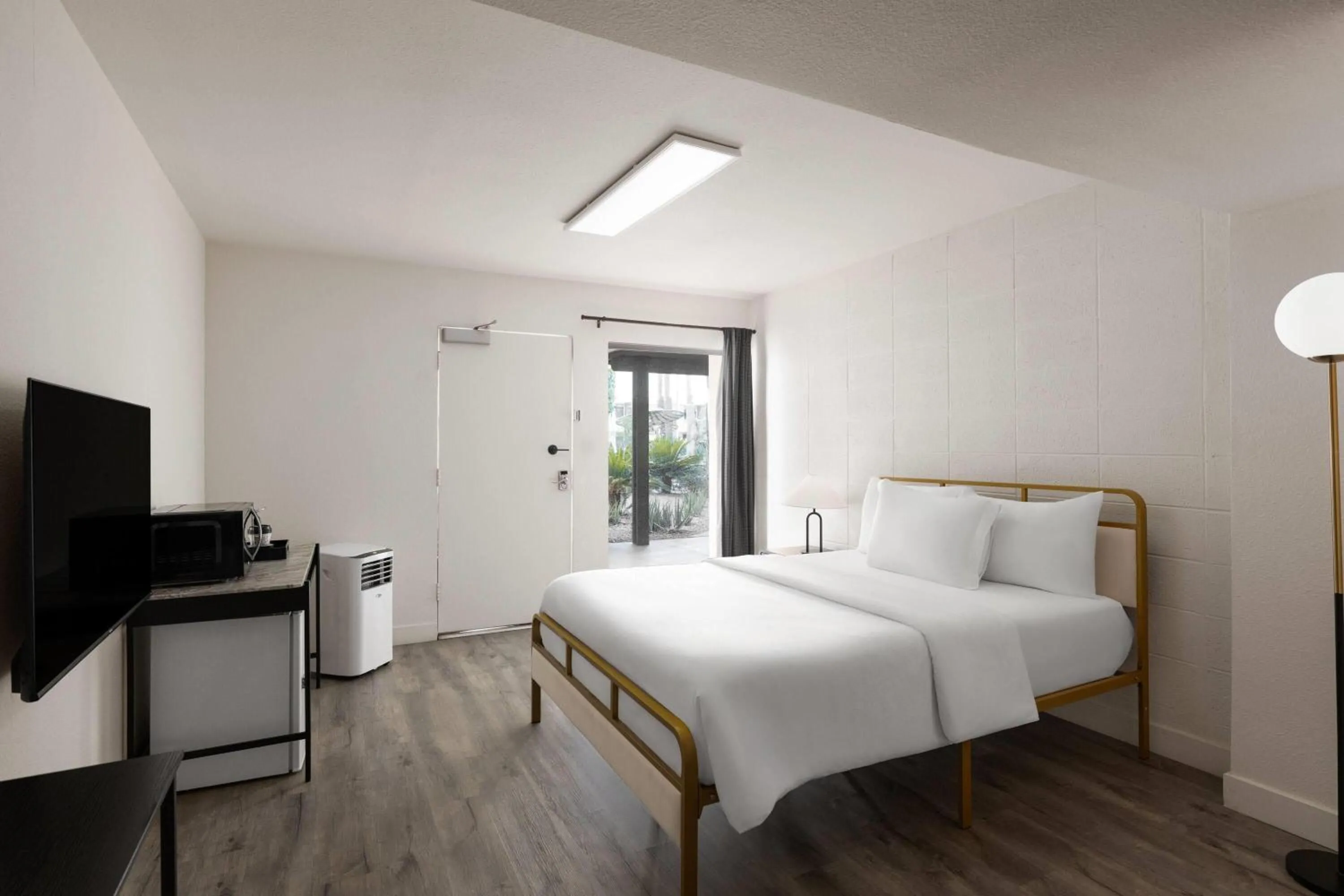 Photo of the whole room, Bed in Papago Scottsdale by Reside, Trademark Collection by Wyndham