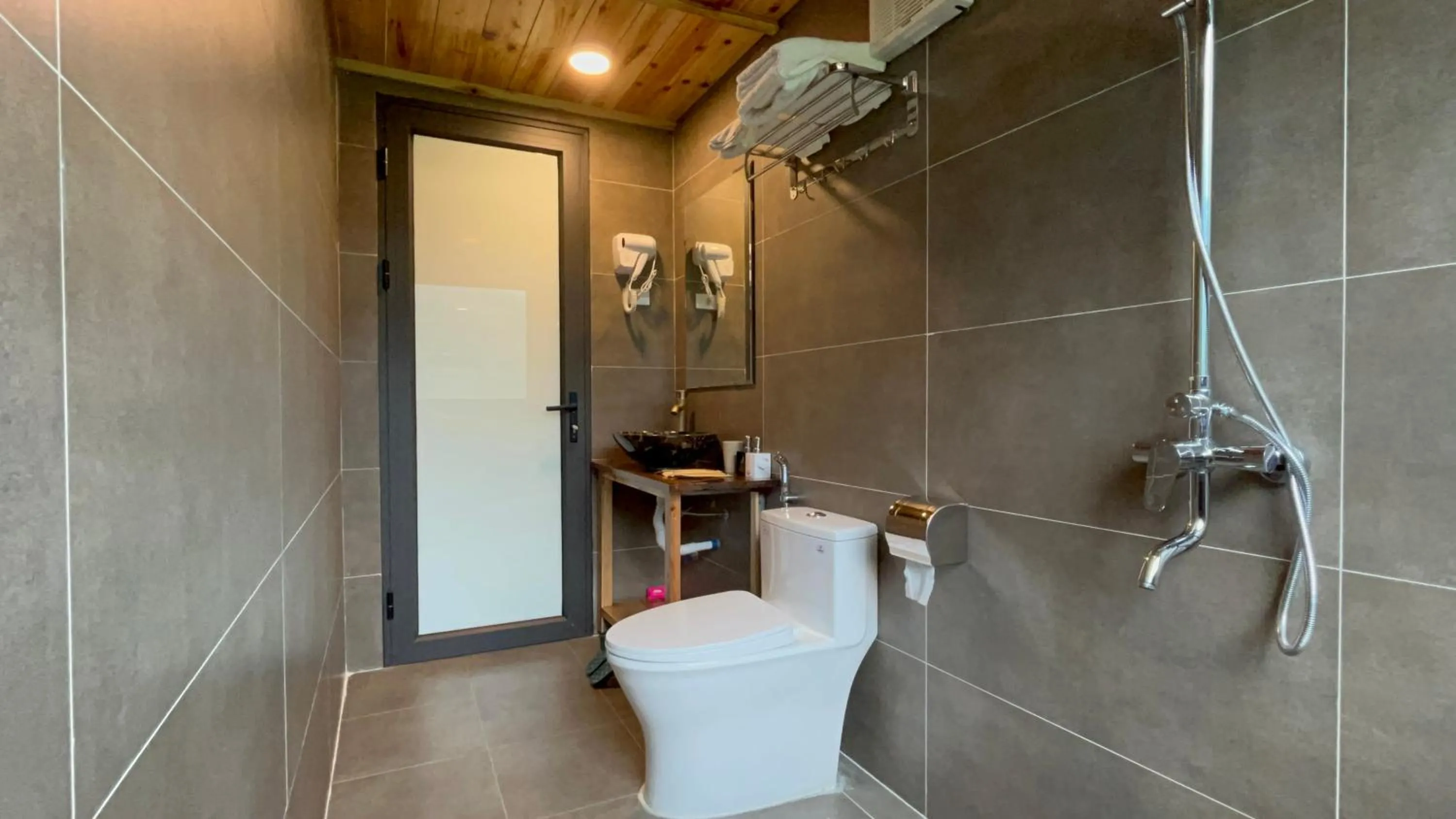 Shower in S Plus Bungalow