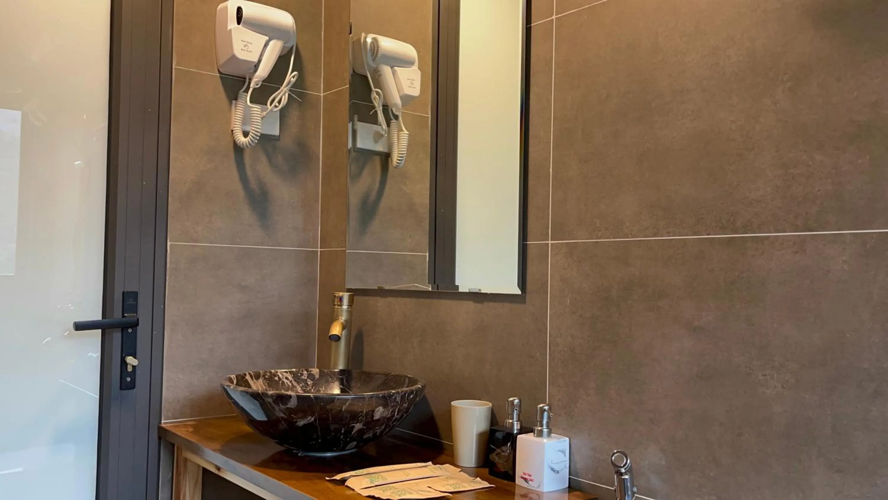 Shower in S Plus Bungalow