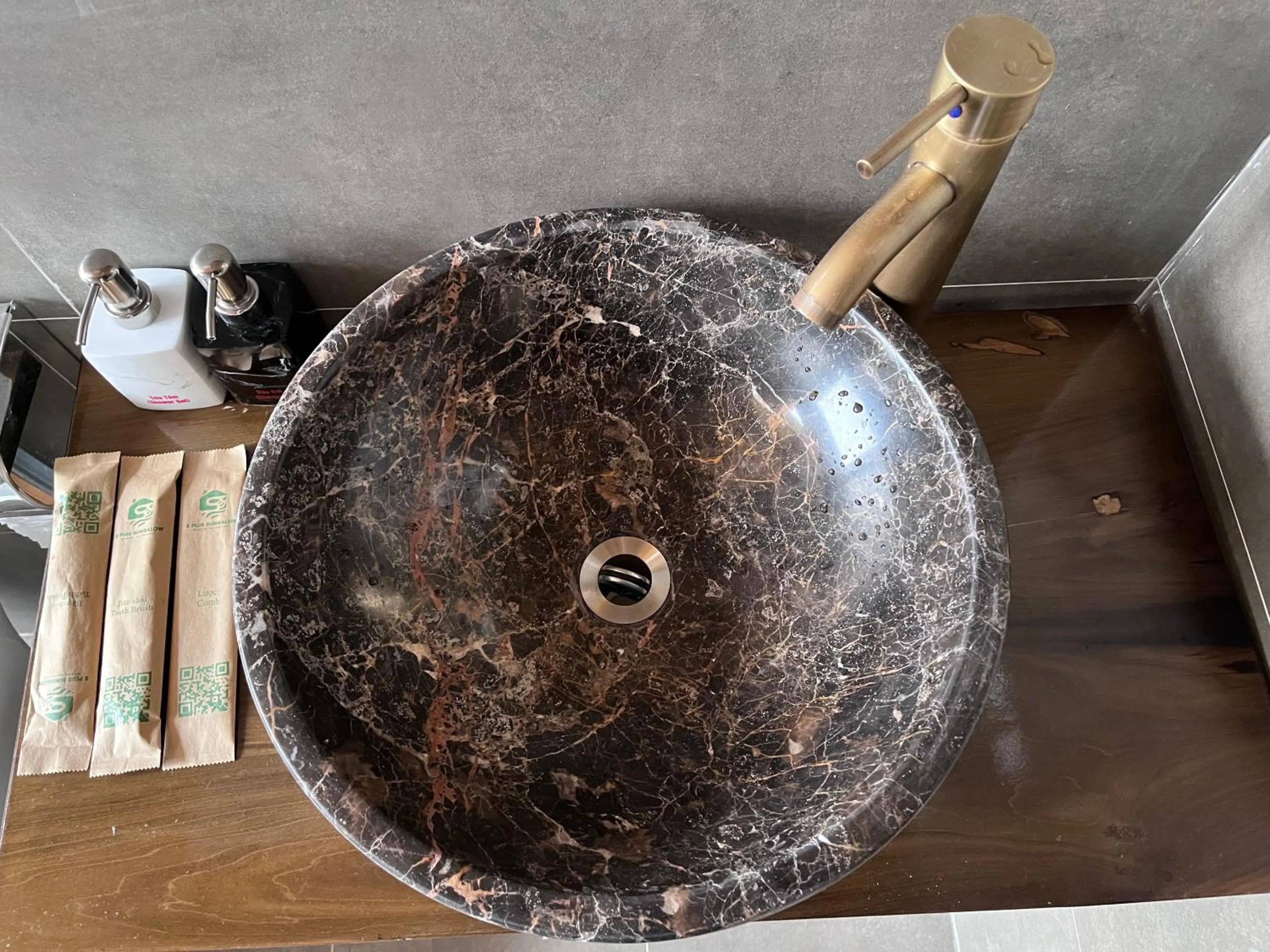 bidet in S Plus Bungalow