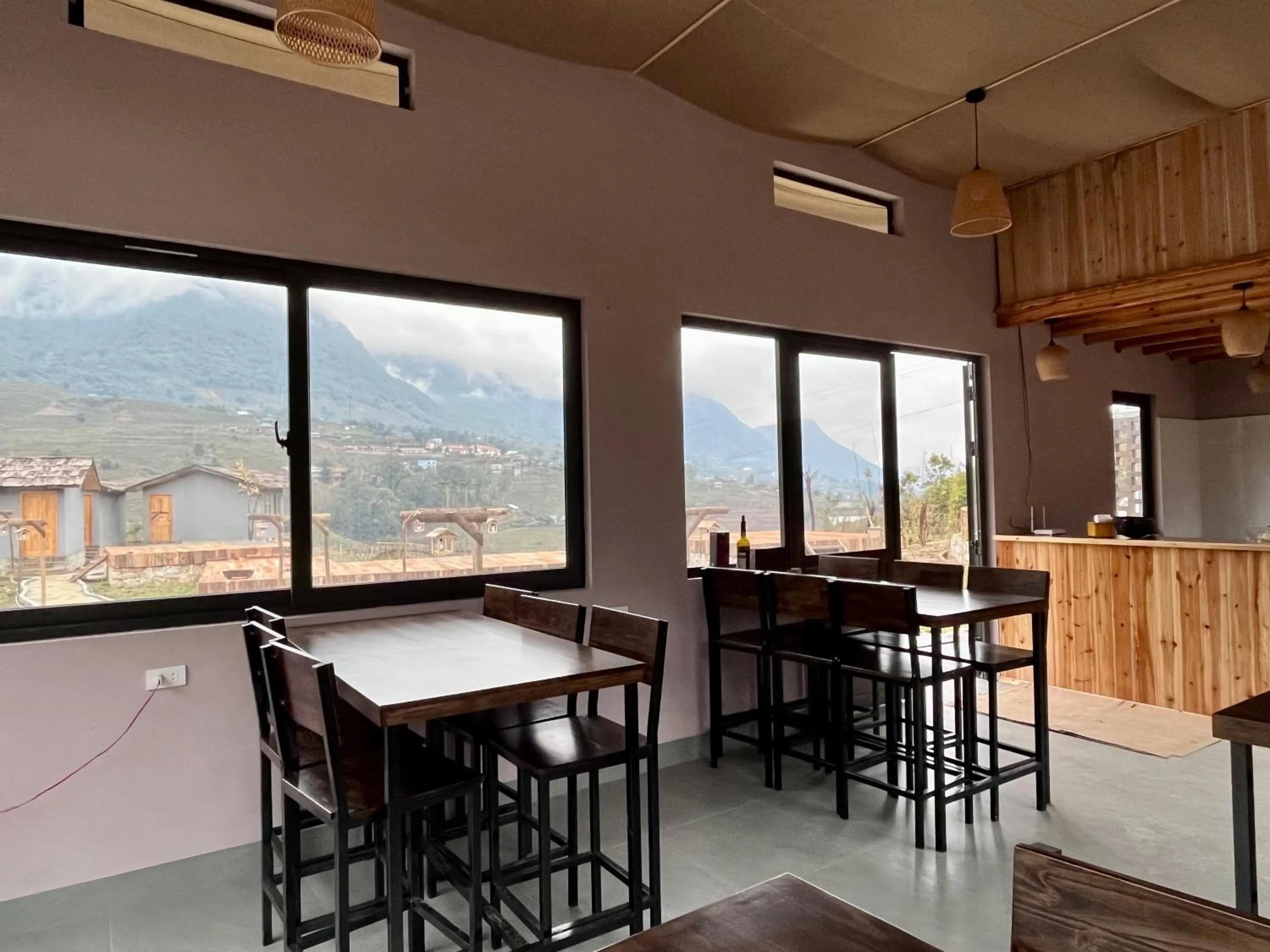 Restaurant/places to eat in S Plus Bungalow