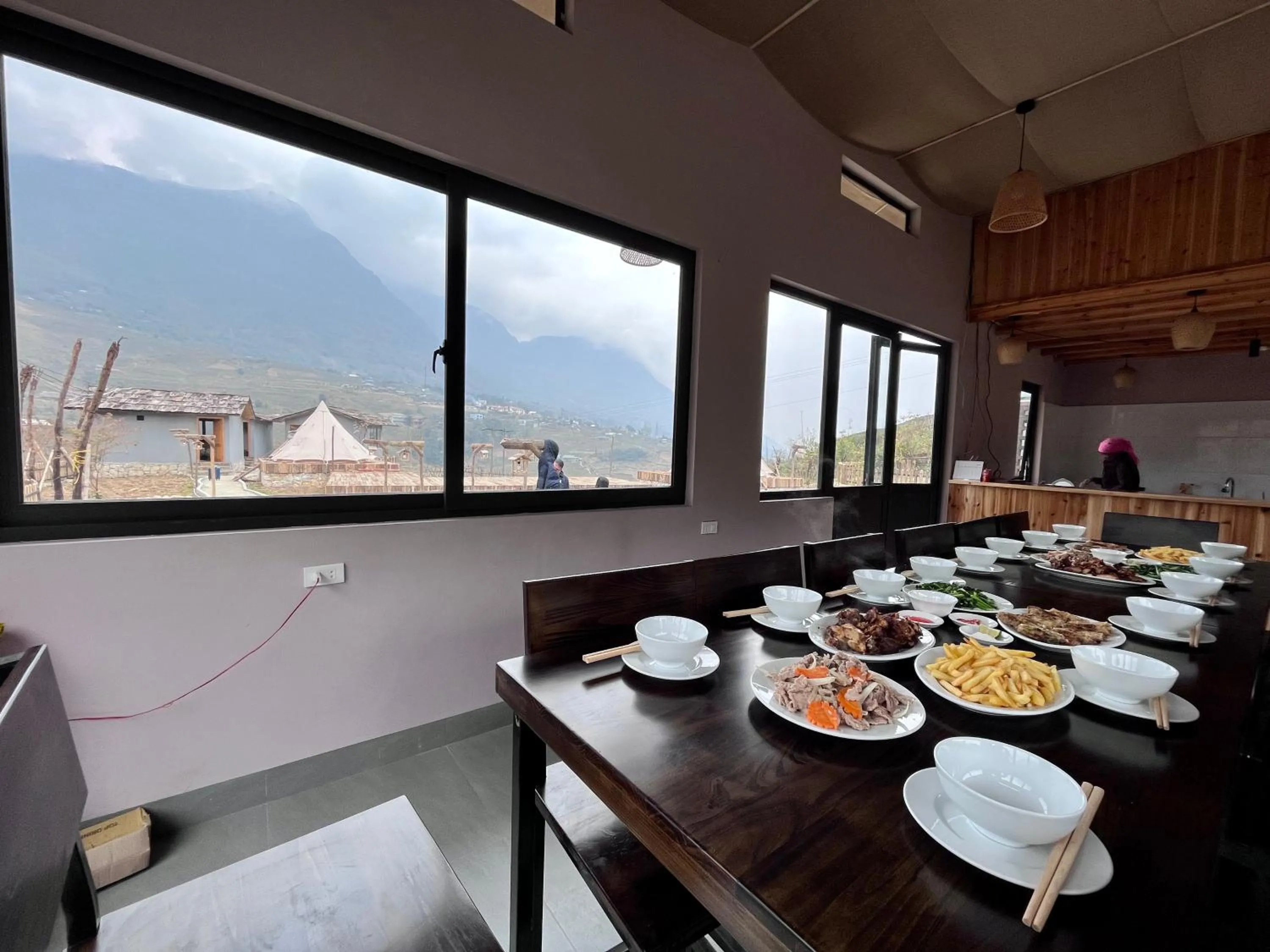 Restaurant/places to eat in S Plus Bungalow