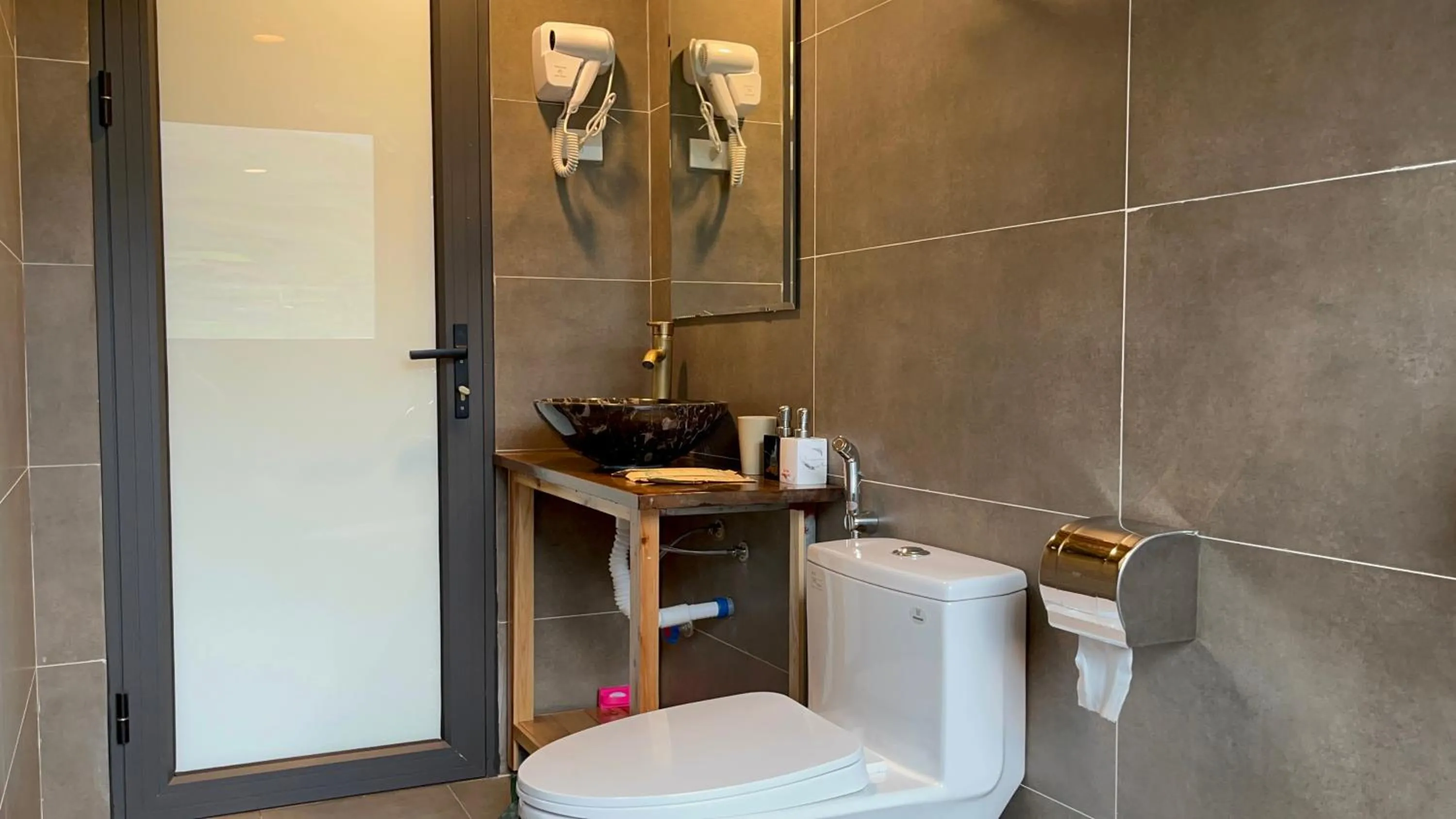 Shower in S Plus Bungalow