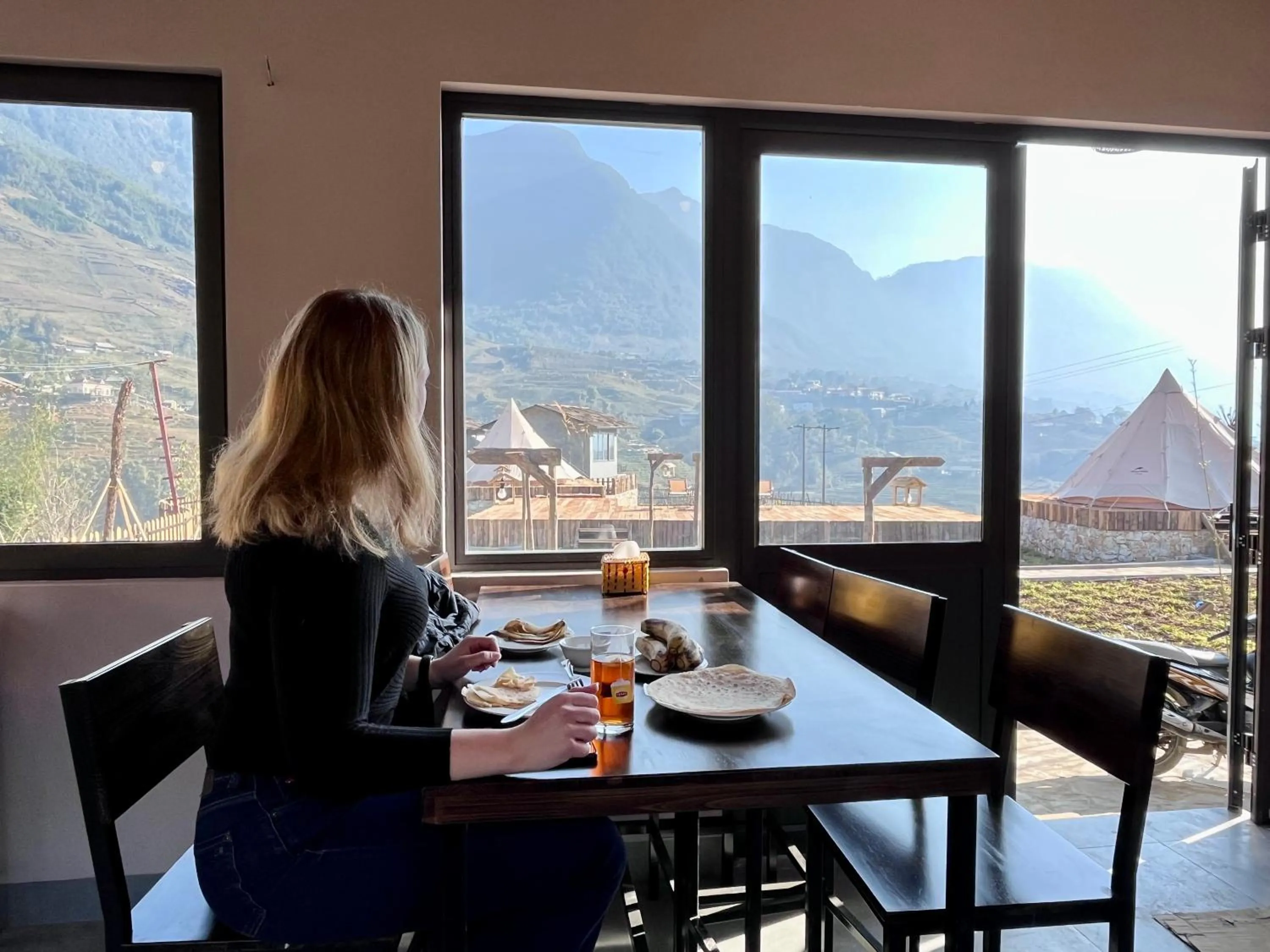 Restaurant/places to eat in S Plus Bungalow