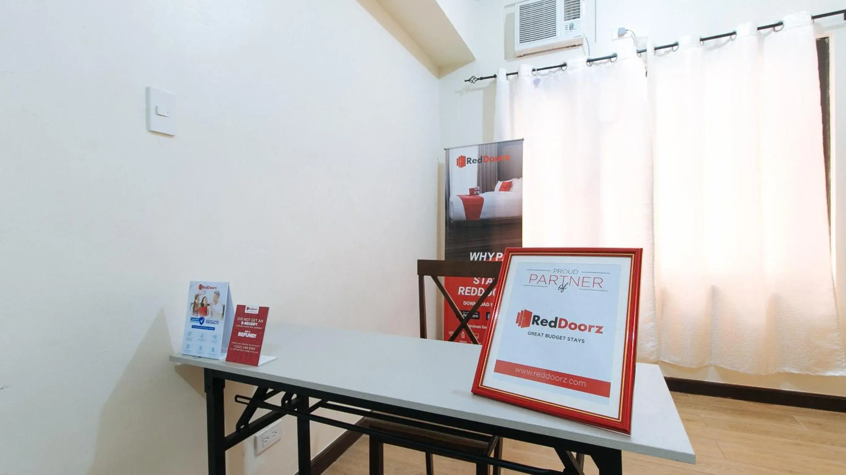 Lobby or reception in RedDoorz @ Isabelle Tourist Hotel Hinatuan Lobby or reception in RedDoorz @ Isabelle Tourist Hotel Hinatuan