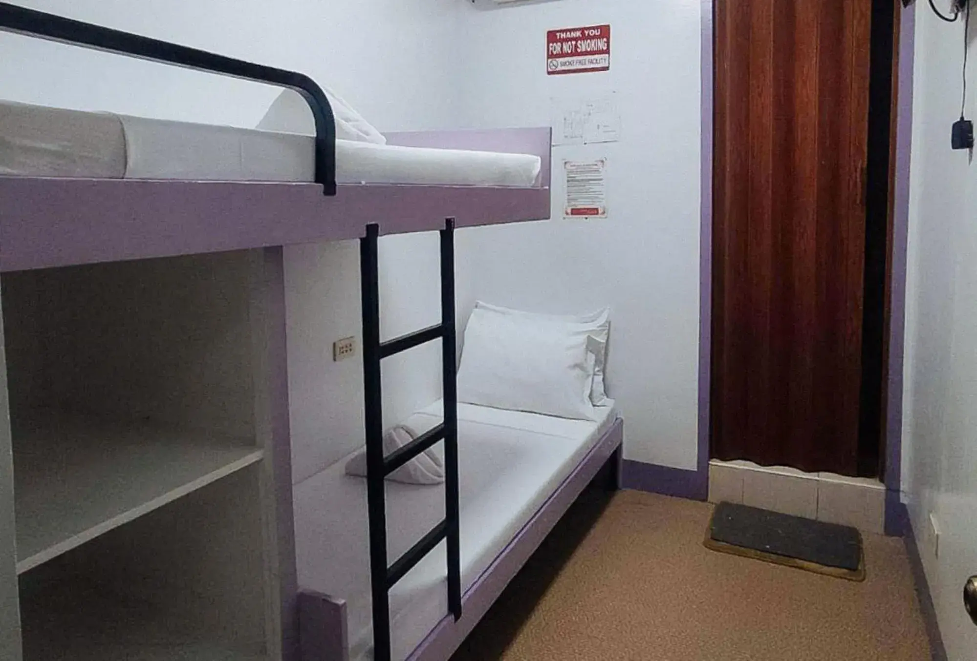Photo of the whole room, Bed in RedDoorz @ Isabelle Tourist Hotel Hinatuan Photo of the whole room, Bed in RedDoorz @ Isabelle Tourist Hotel Hinatuan