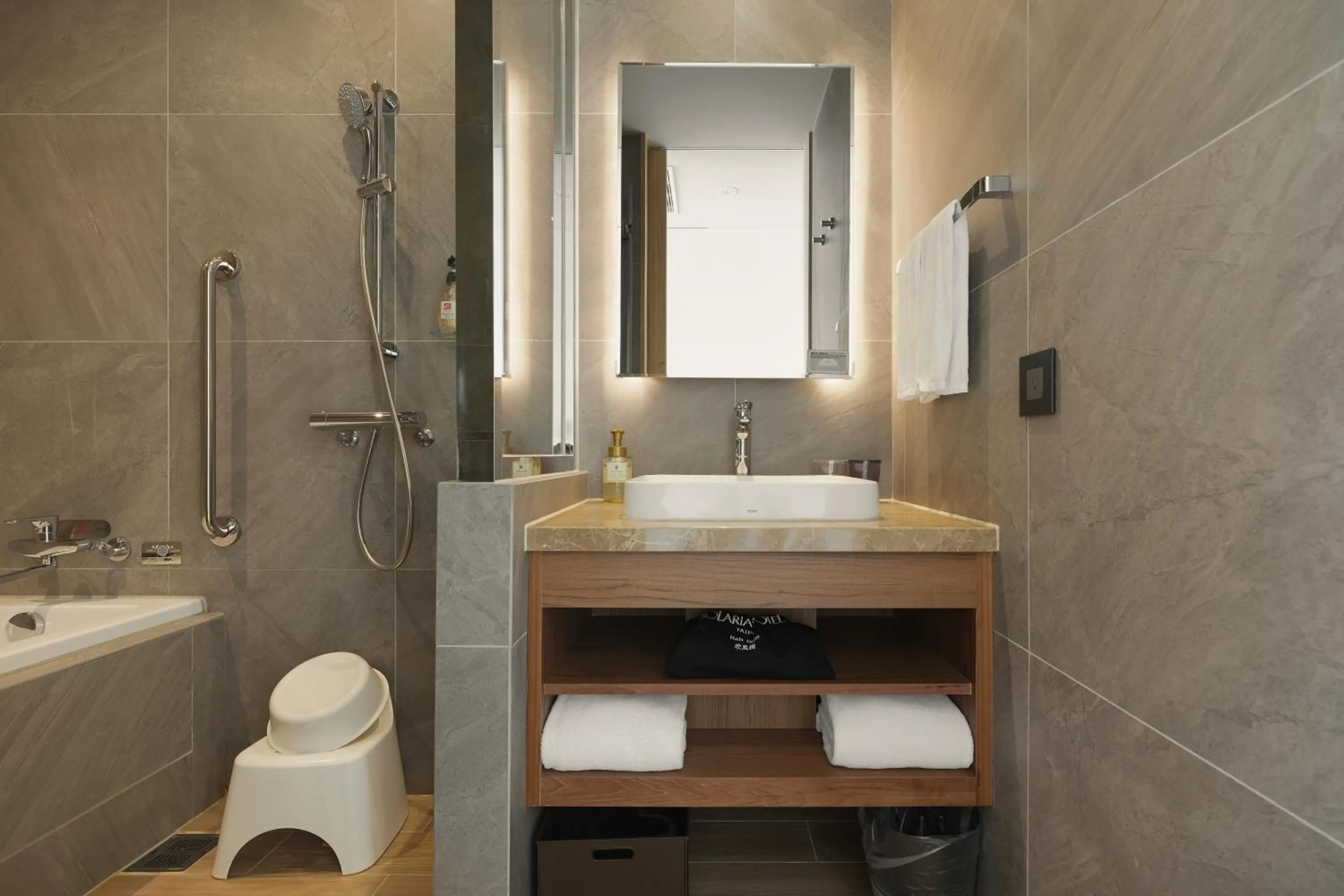 Shower in Solaria Nishitetsu Hotel Taipei Ximen