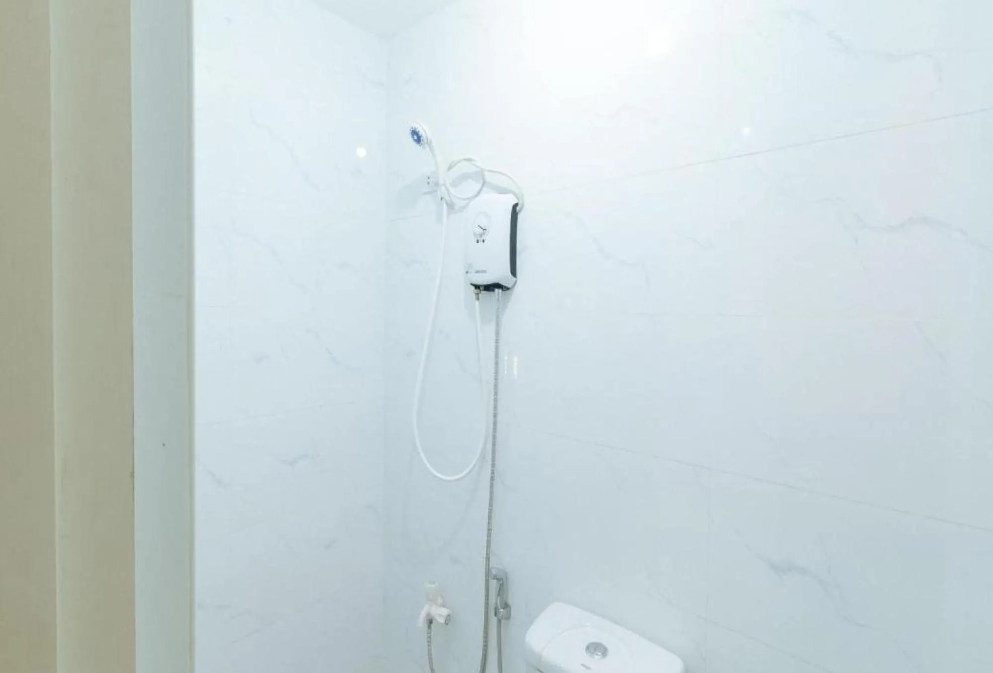 Shower in Sagada Younganaut Lodge