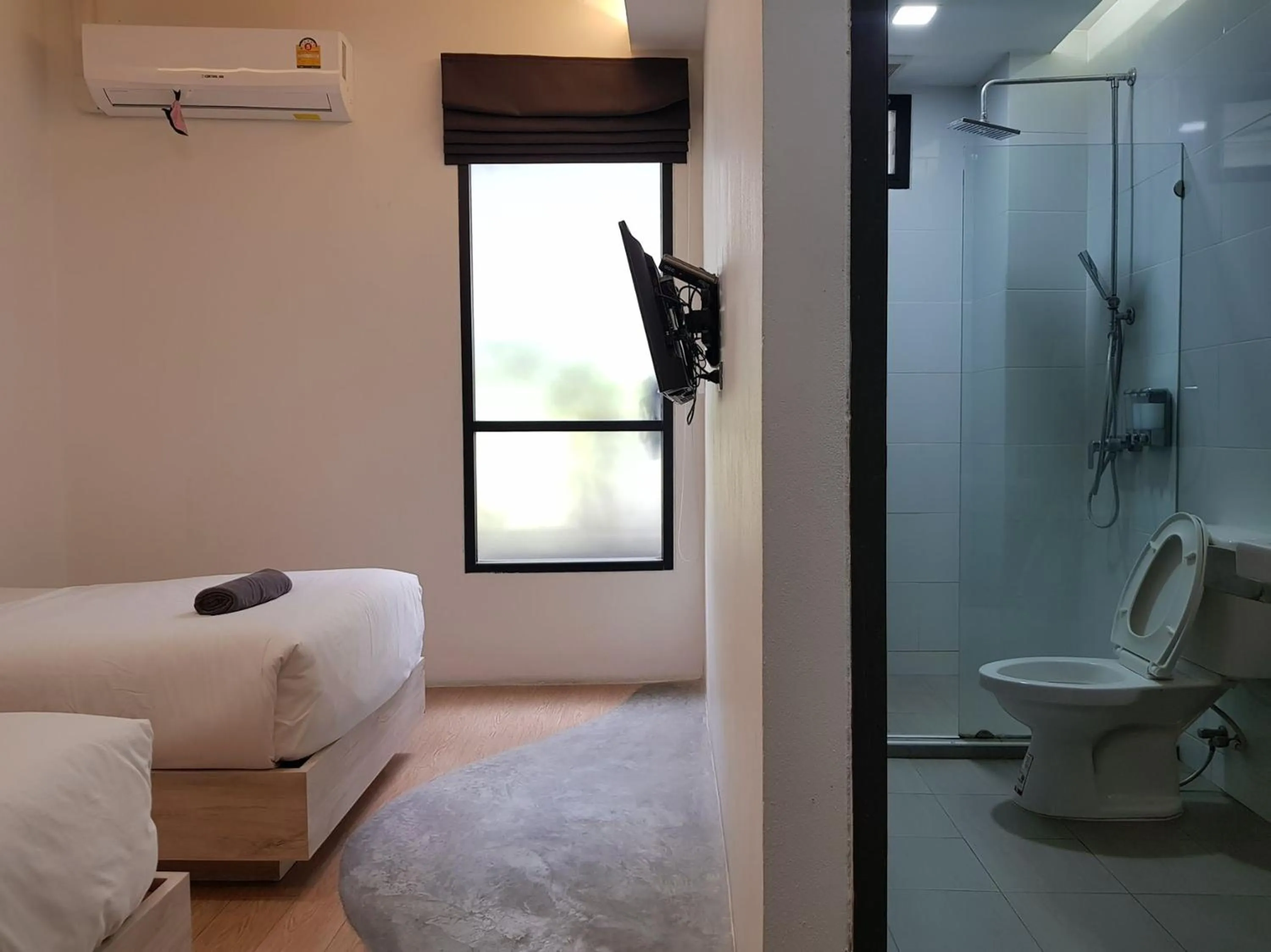 Photo of the whole room in All day hostel at BTS Bang Chak