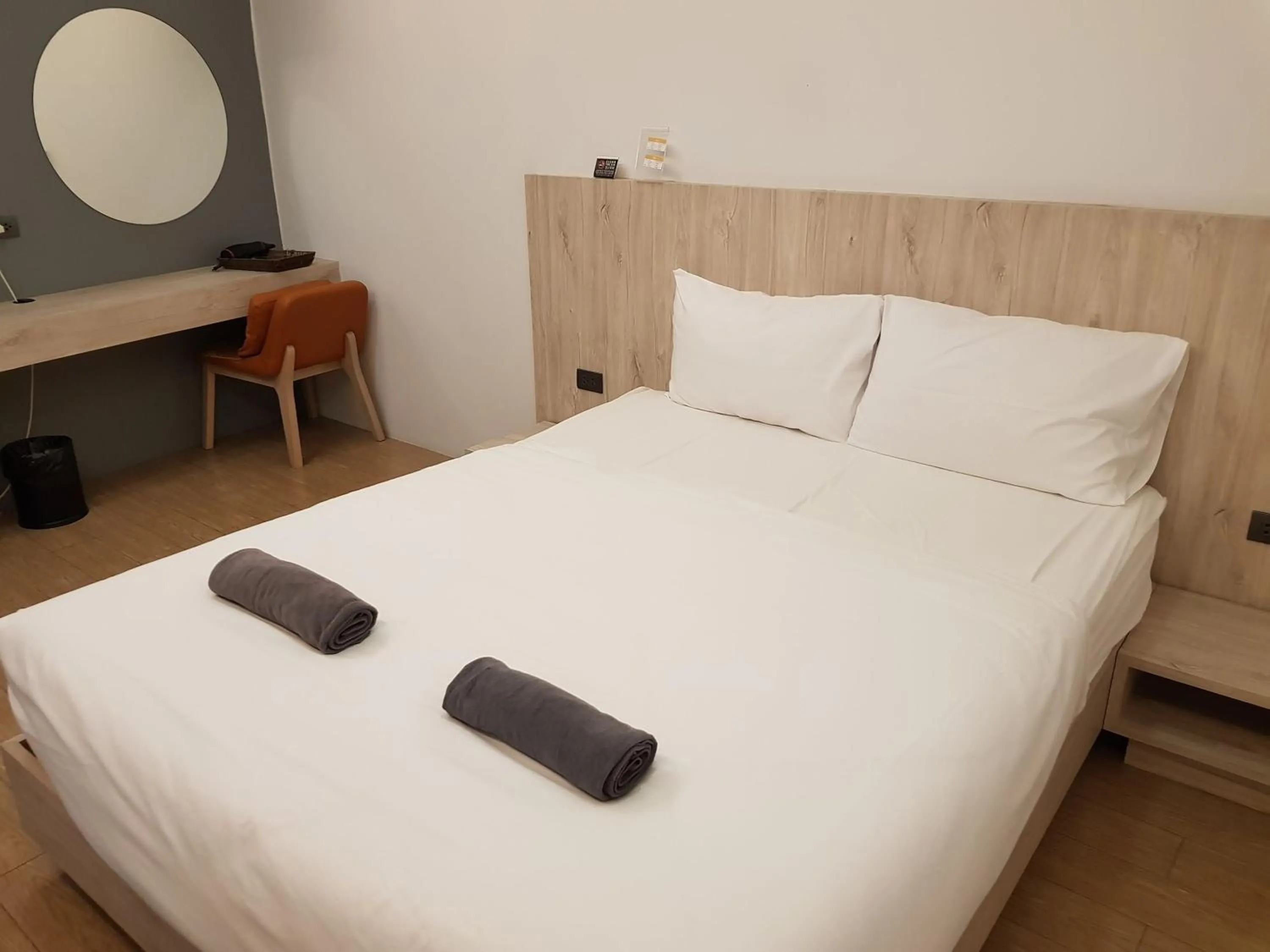 Bedroom, Bed in All day hostel at BTS Bang Chak