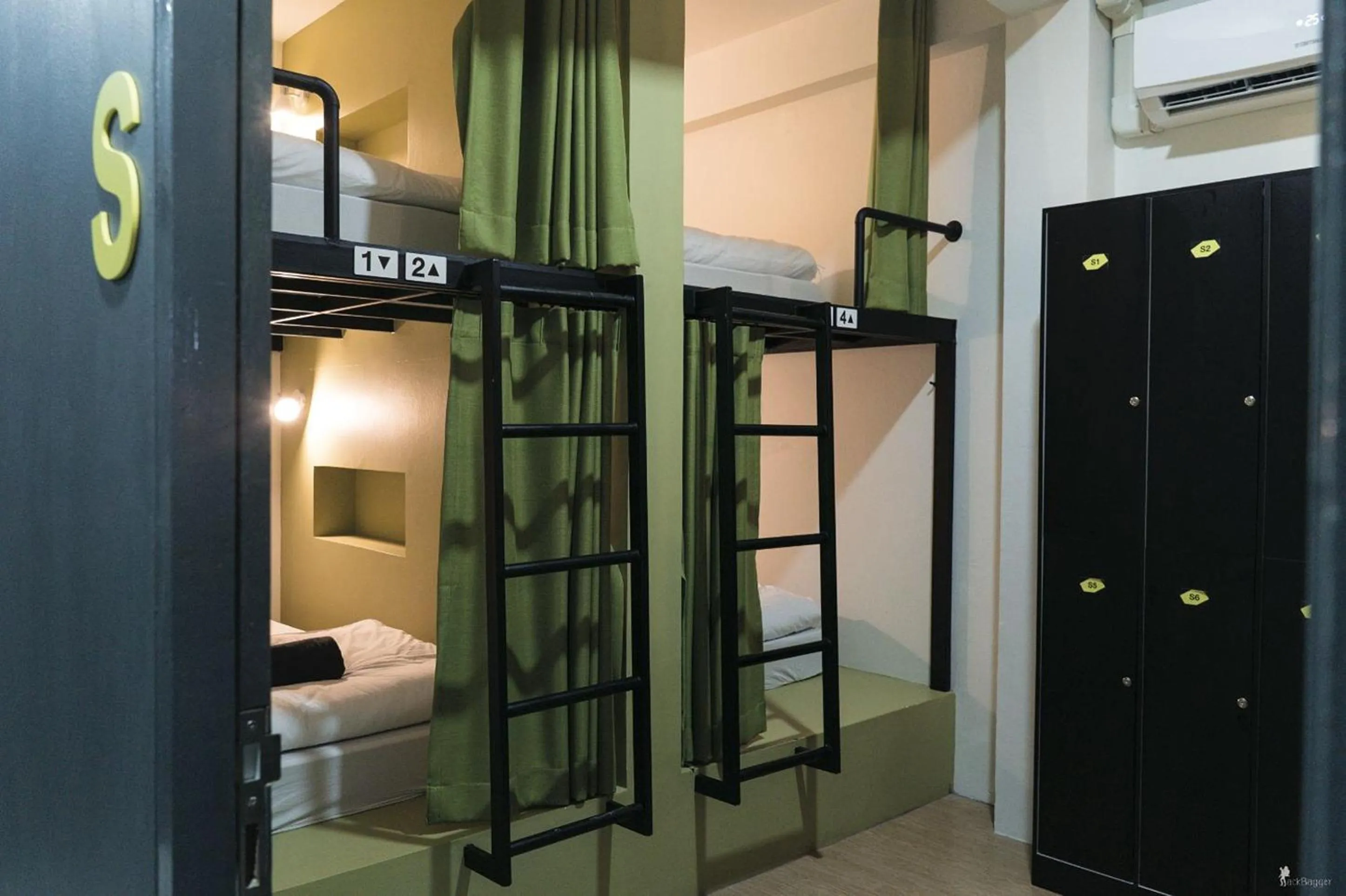 Photo of the whole room, Bed in All day hostel at BTS Bang Chak