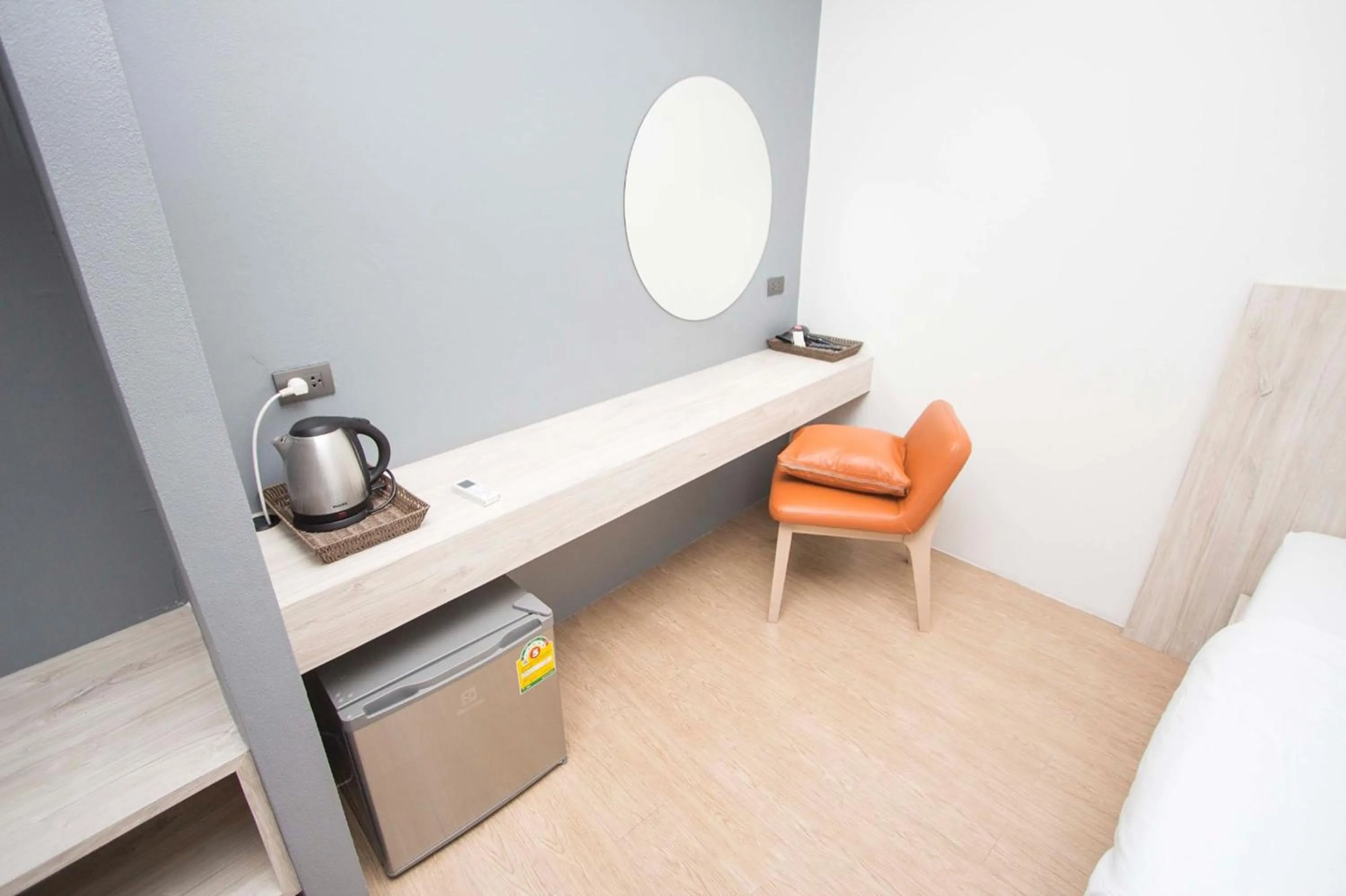 hair dresser, Bed in All day hostel at BTS Bang Chak