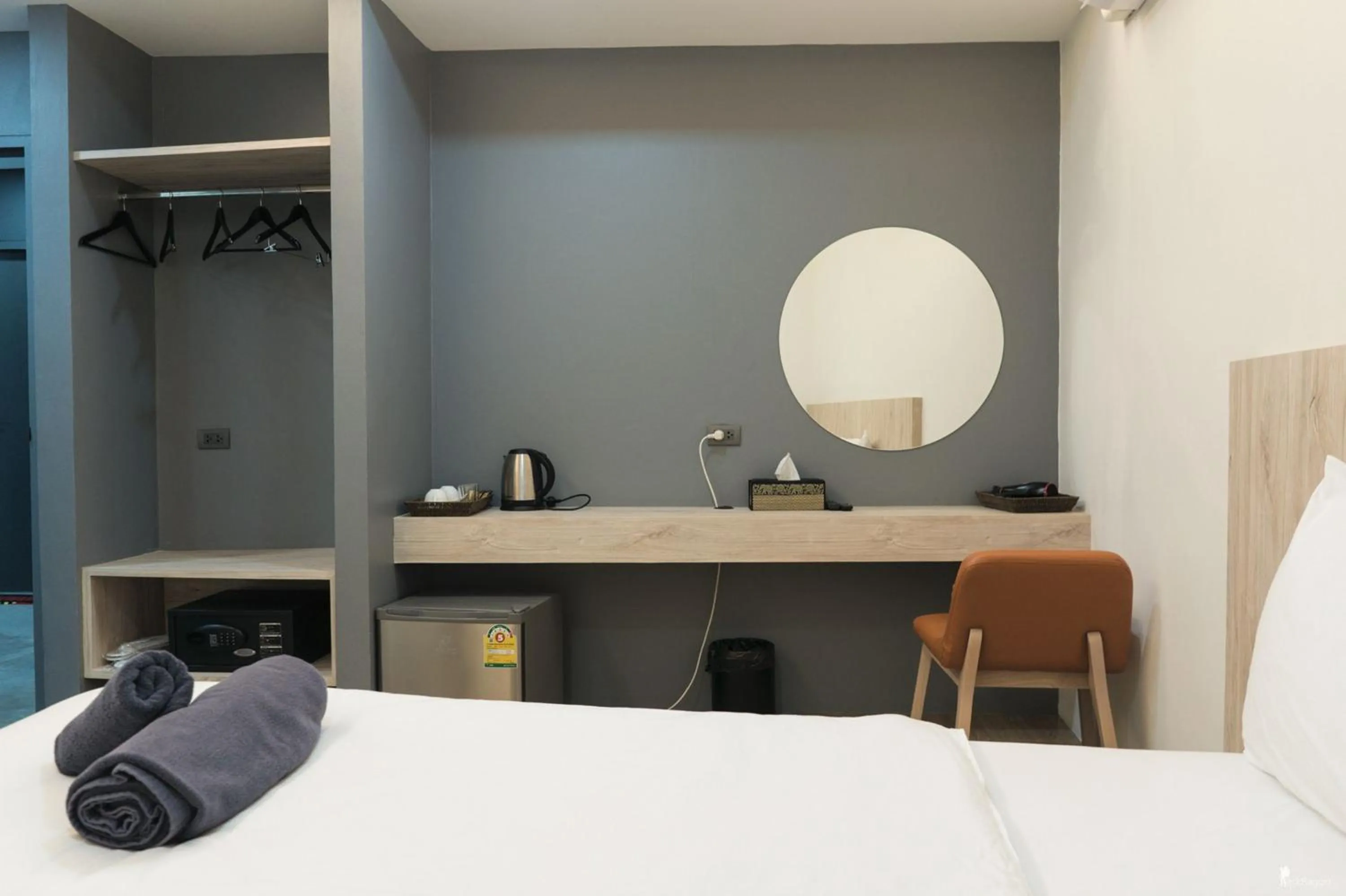 hair dresser, Bed in All day hostel at BTS Bang Chak