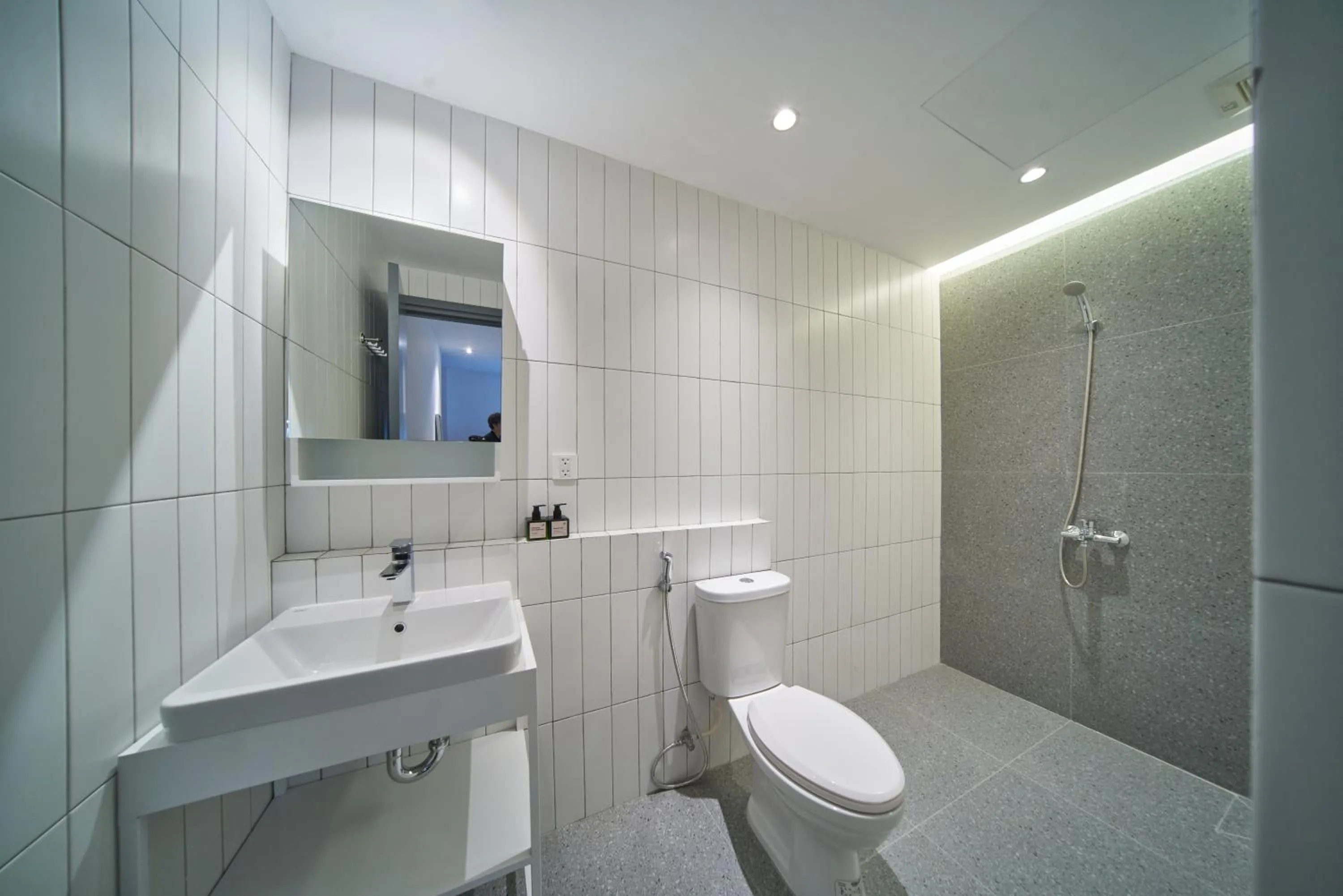 Shower in M Village Living Hồ Biểu Chánh