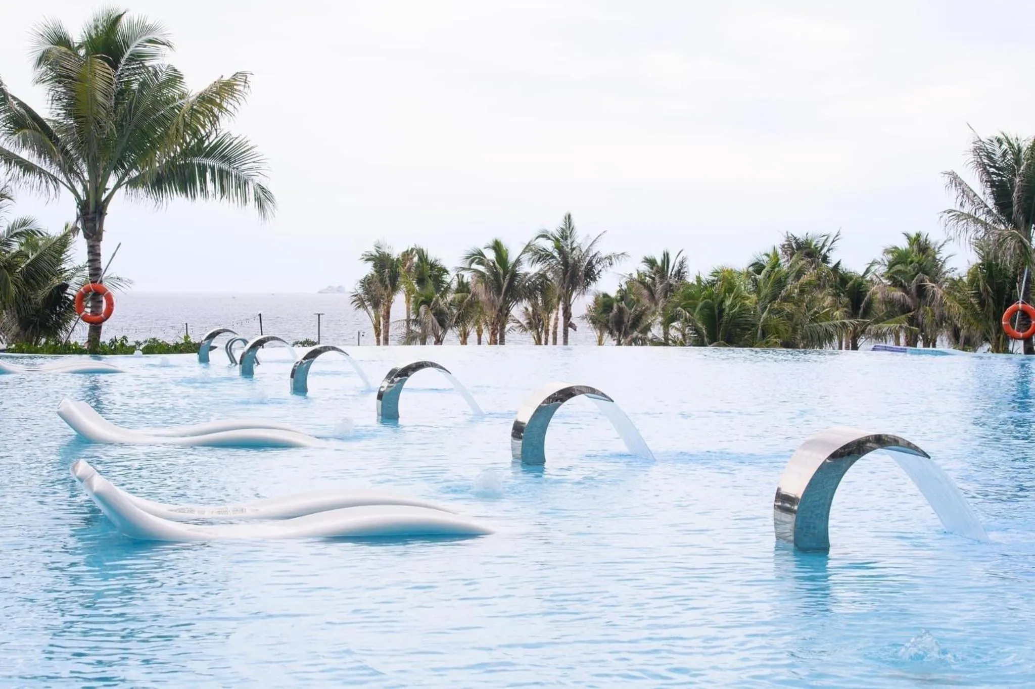 Day in Sea Moon Cam Ranh Beach House