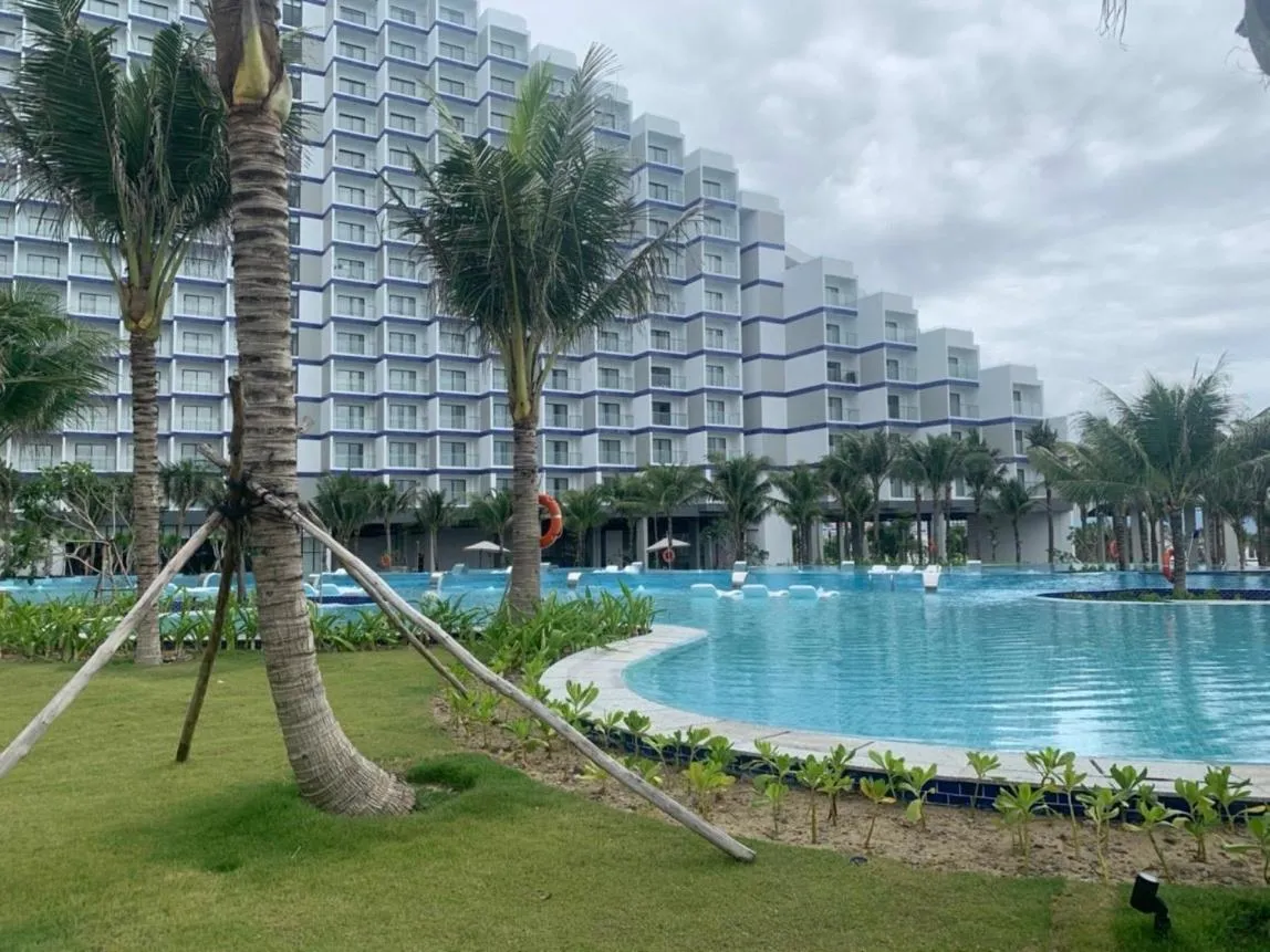 Swimming pool in Sea Moon Cam Ranh Beach House