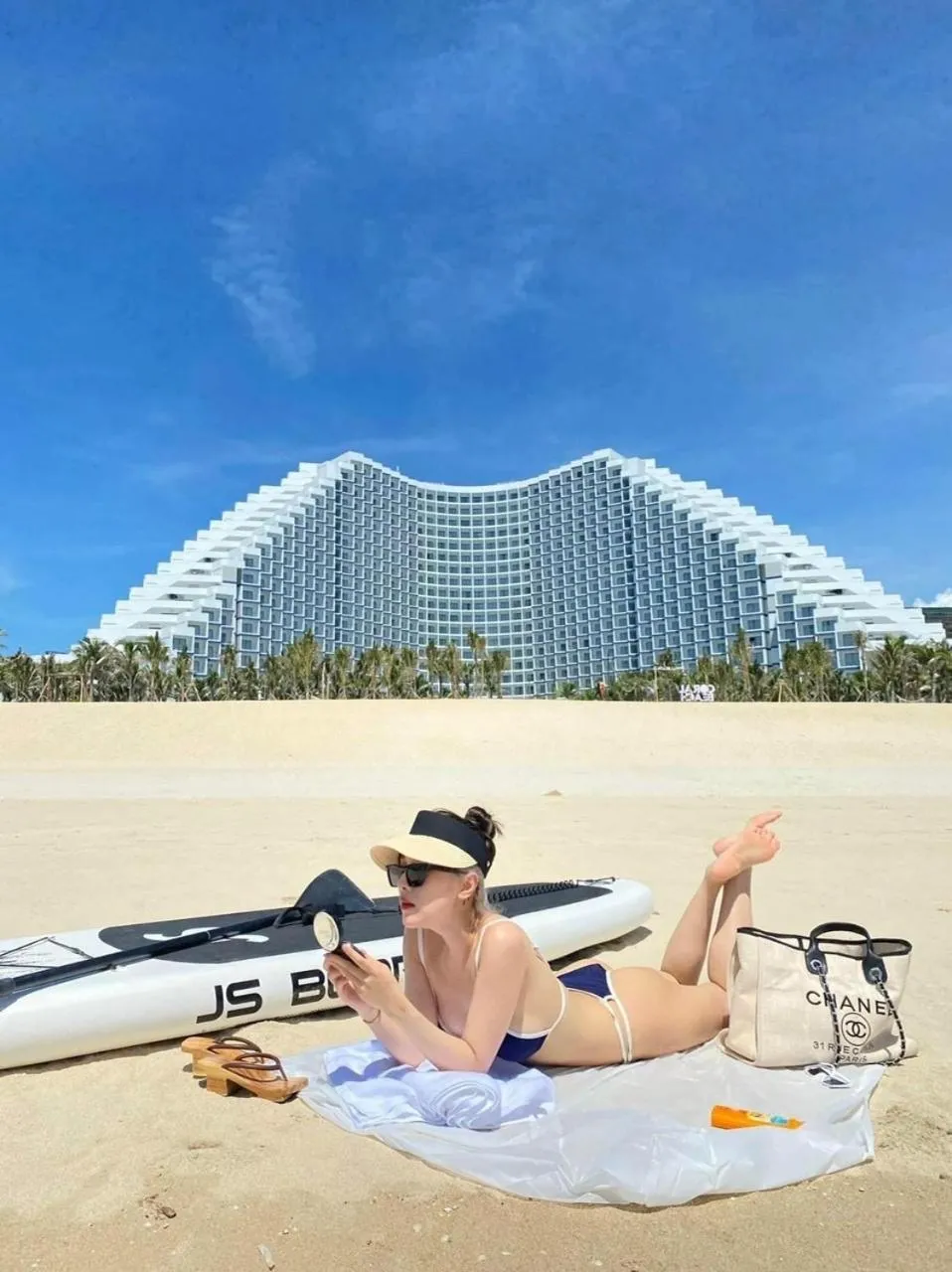 Day in Sea Moon Cam Ranh Beach House