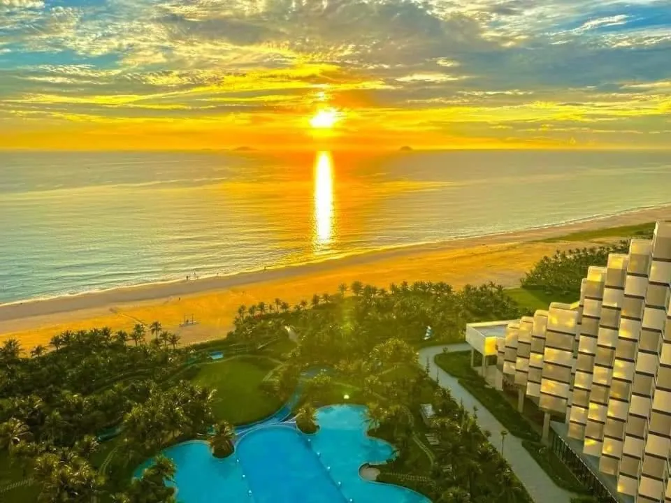 Day in Sea Moon Cam Ranh Beach House
