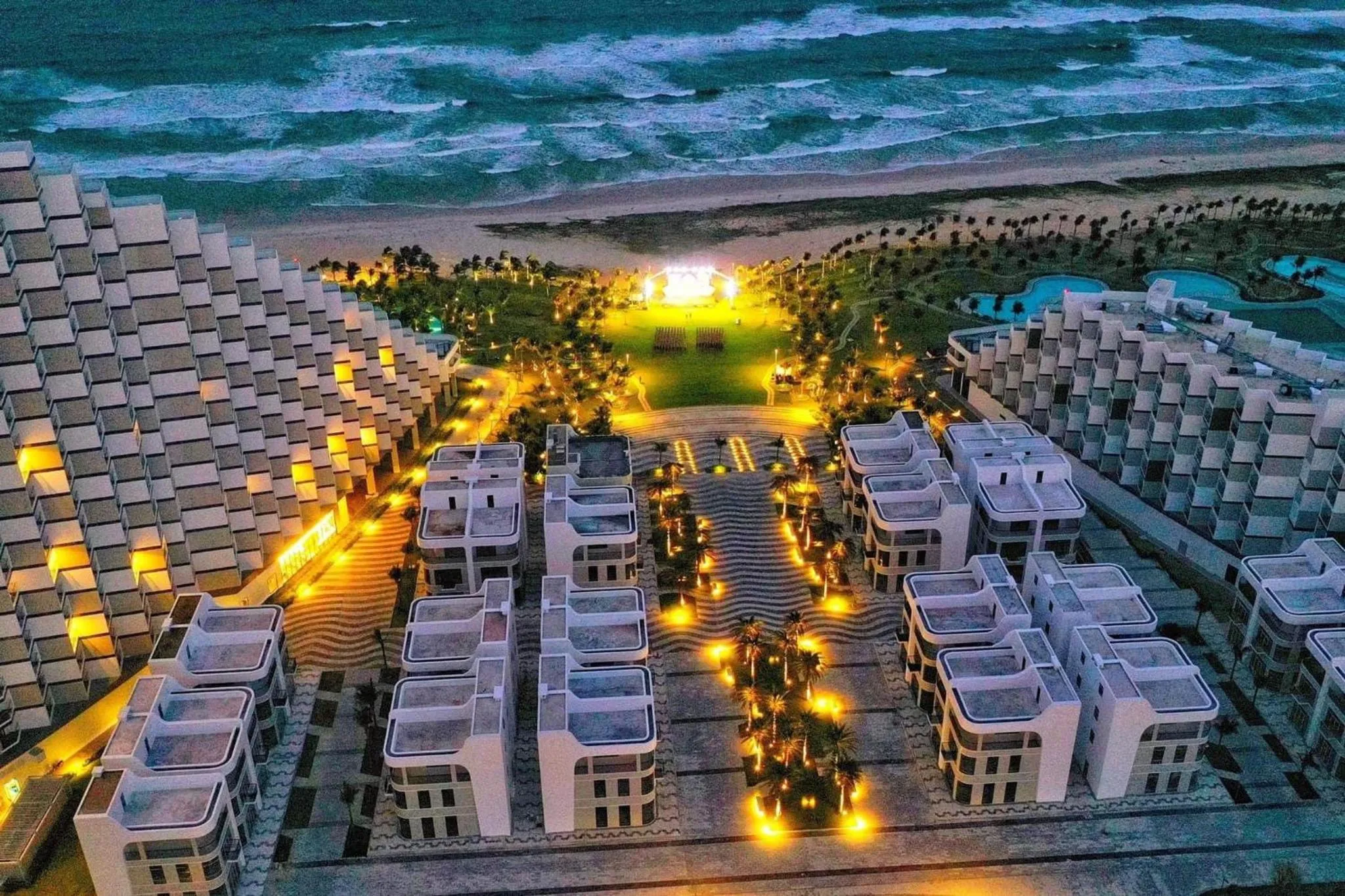 Night in Sea Moon Cam Ranh Beach House