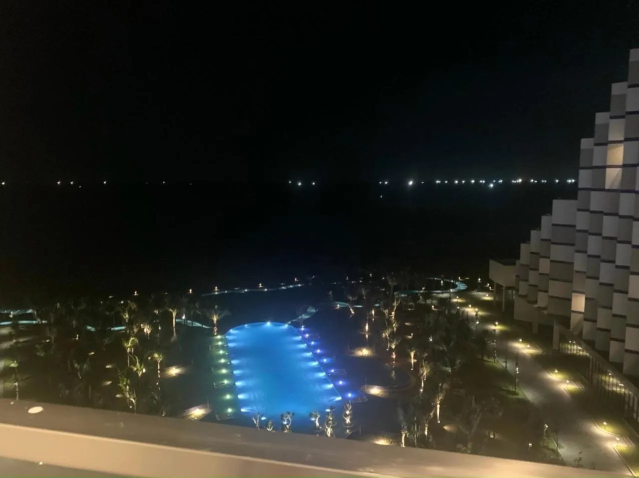 Night in Sea Moon Cam Ranh Beach House