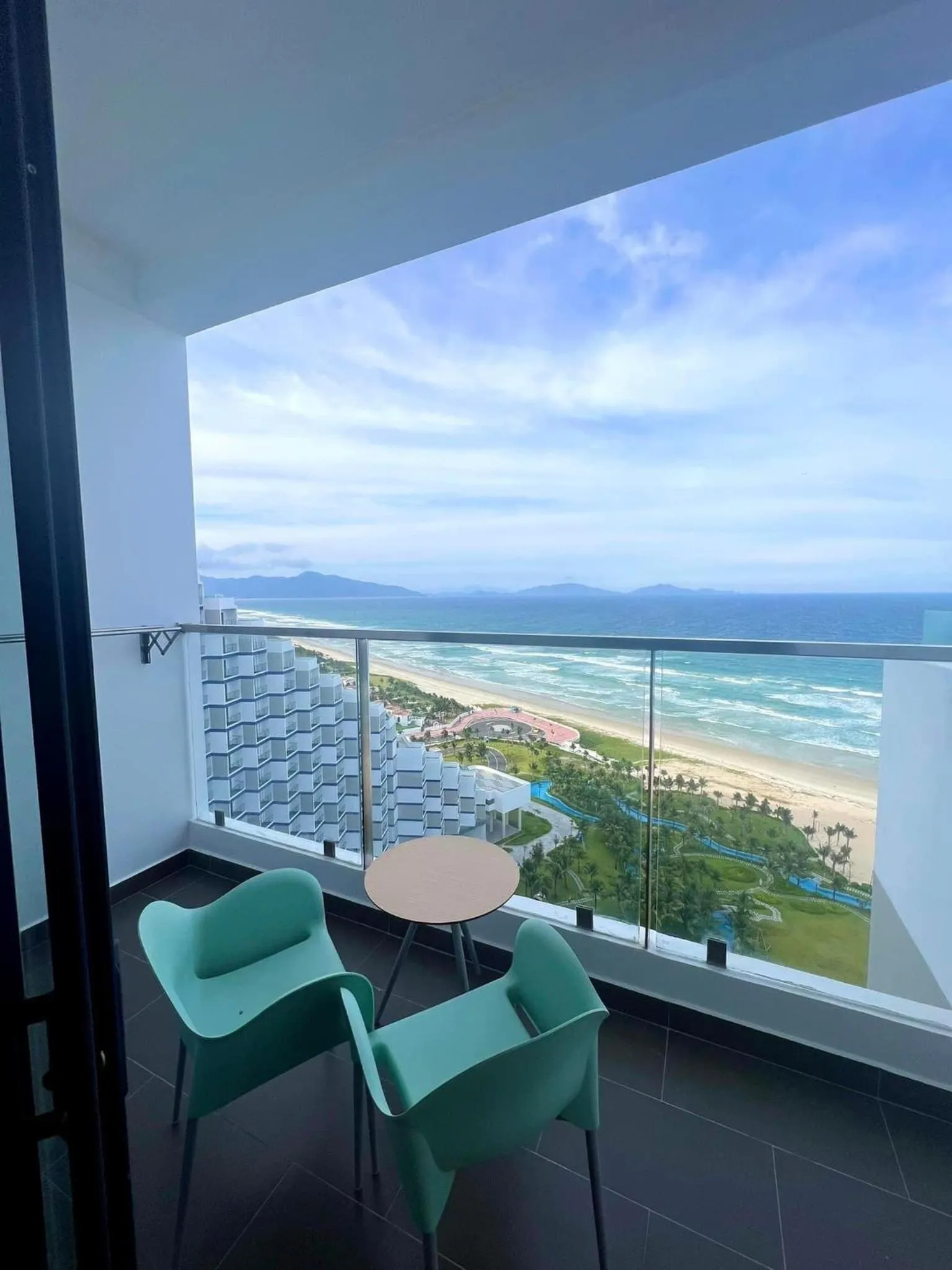 Day in Sea Moon Cam Ranh Beach House