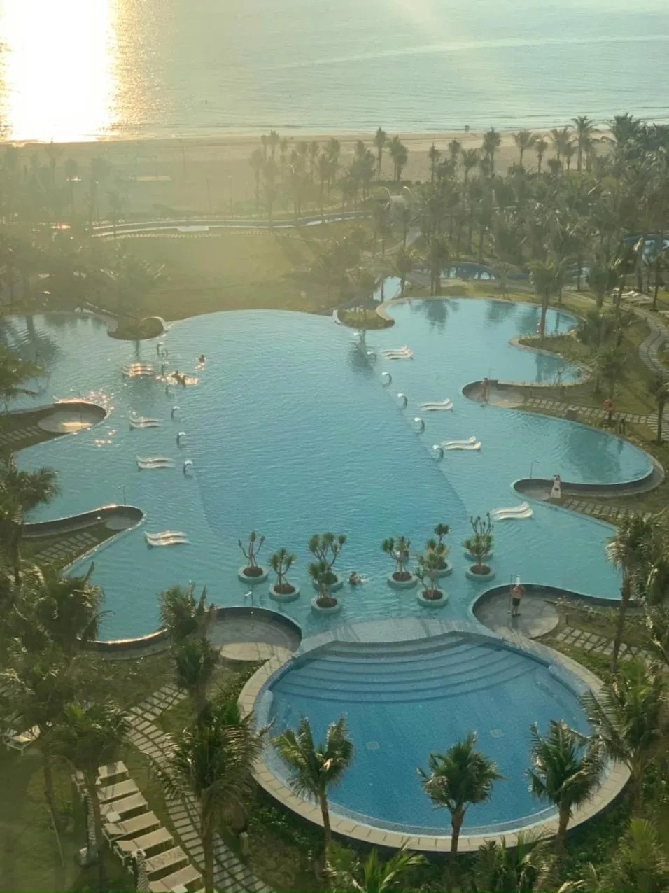 Day in Sea Moon Cam Ranh Beach House
