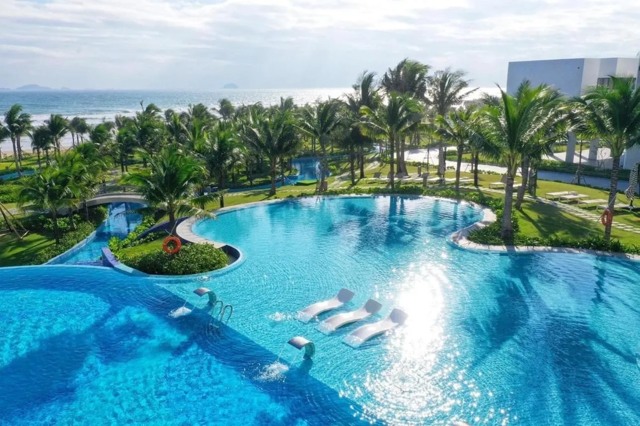 Day in Sea Moon Cam Ranh Beach House