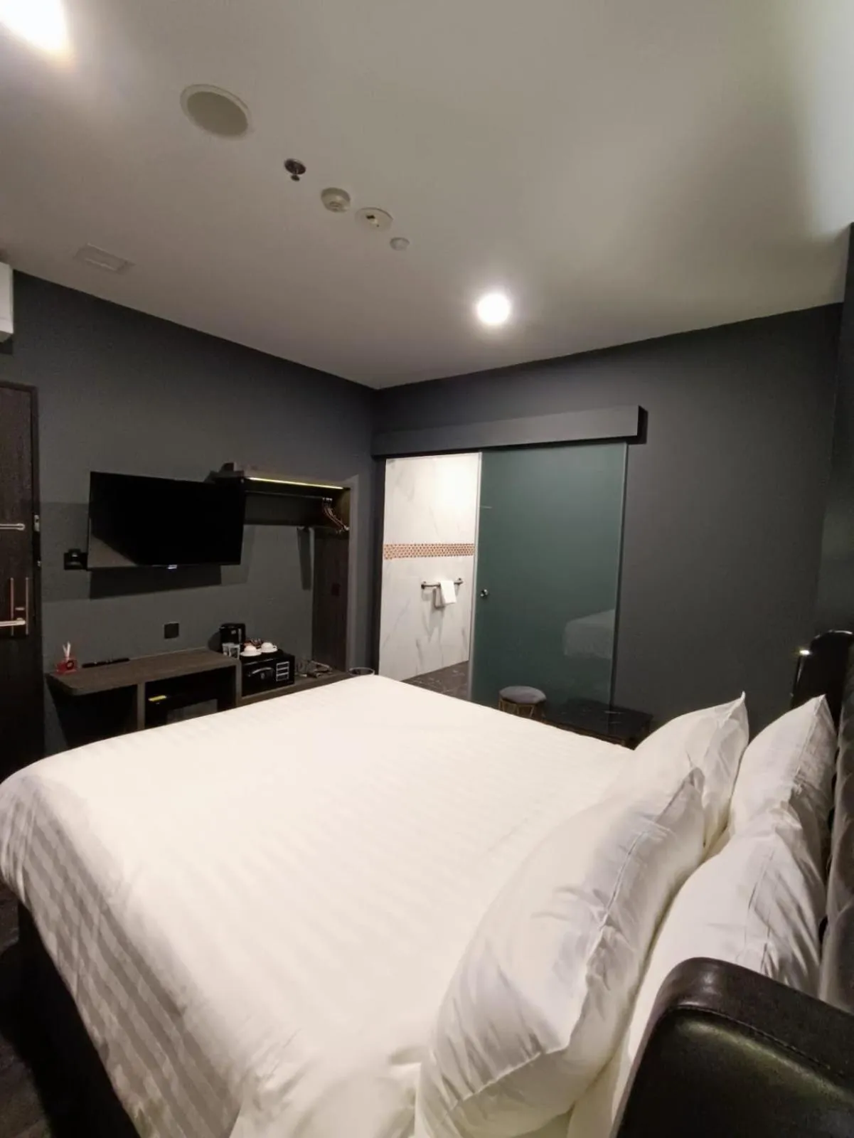 Bed in HOTEL JJH - newly opened near BUGIS